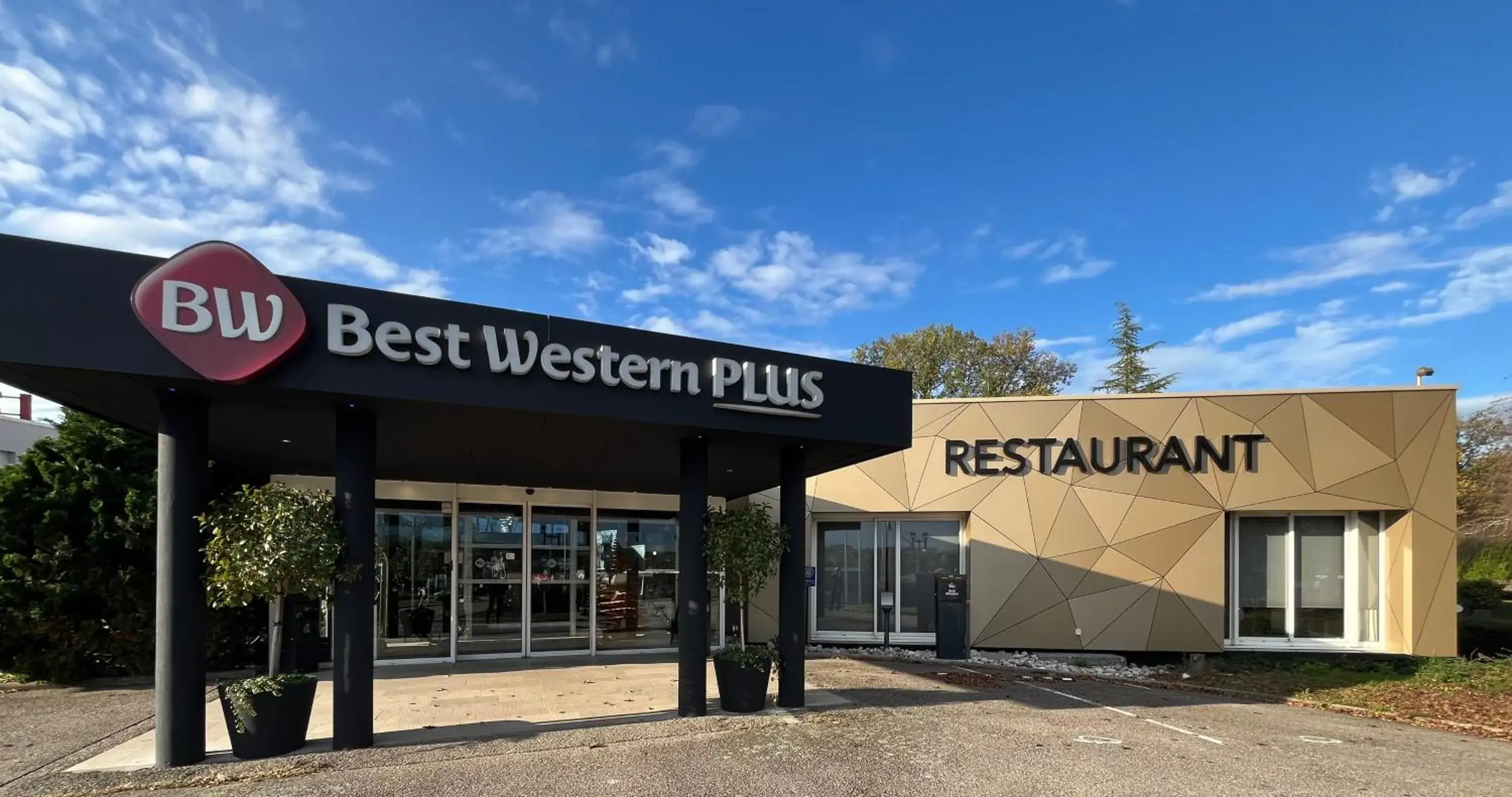 Property building in Best Western Plus La Fayette Hotel et SPA Property building in Best Western Plus La Fayette Hotel et SPA