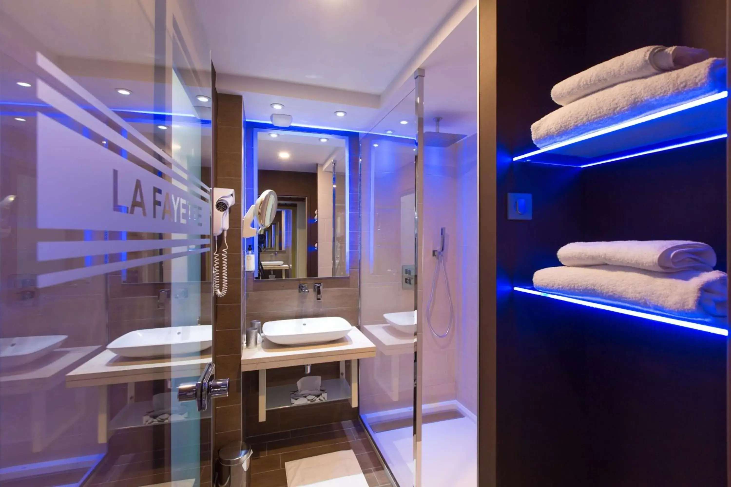 Bathroom in Best Western Plus La Fayette Hotel et SPA Bathroom in Best Western Plus La Fayette Hotel et SPA