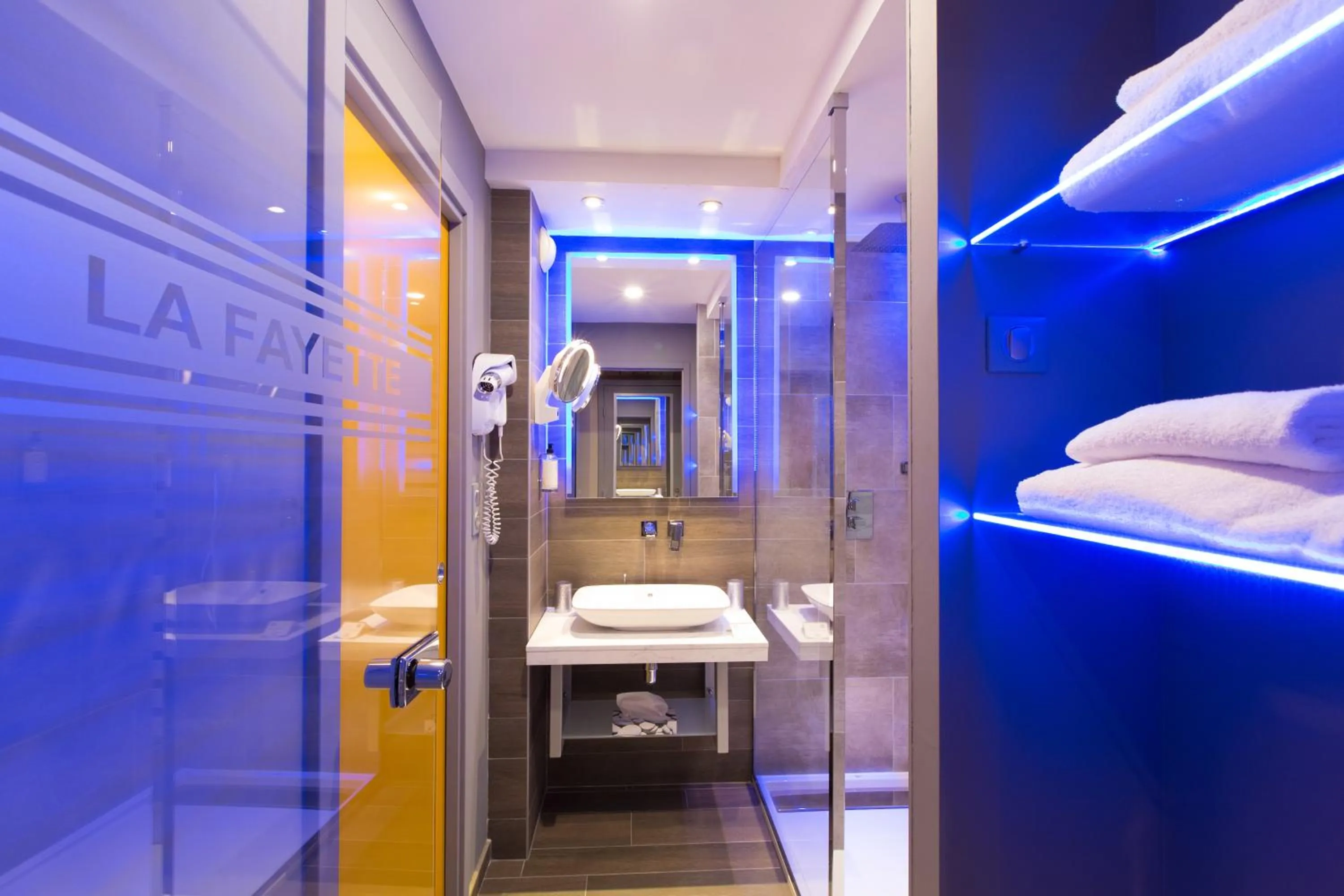 Shower in Best Western Plus La Fayette Hotel et SPA