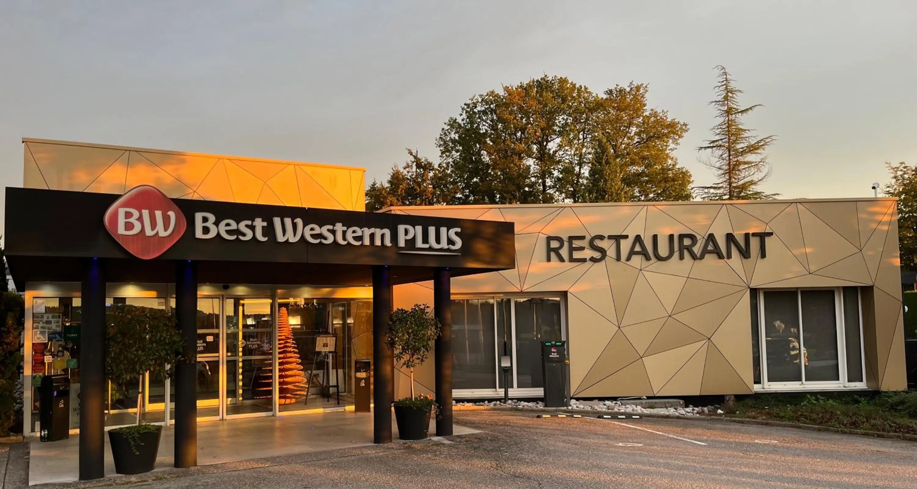 Property building in Best Western Plus La Fayette Hotel et SPA