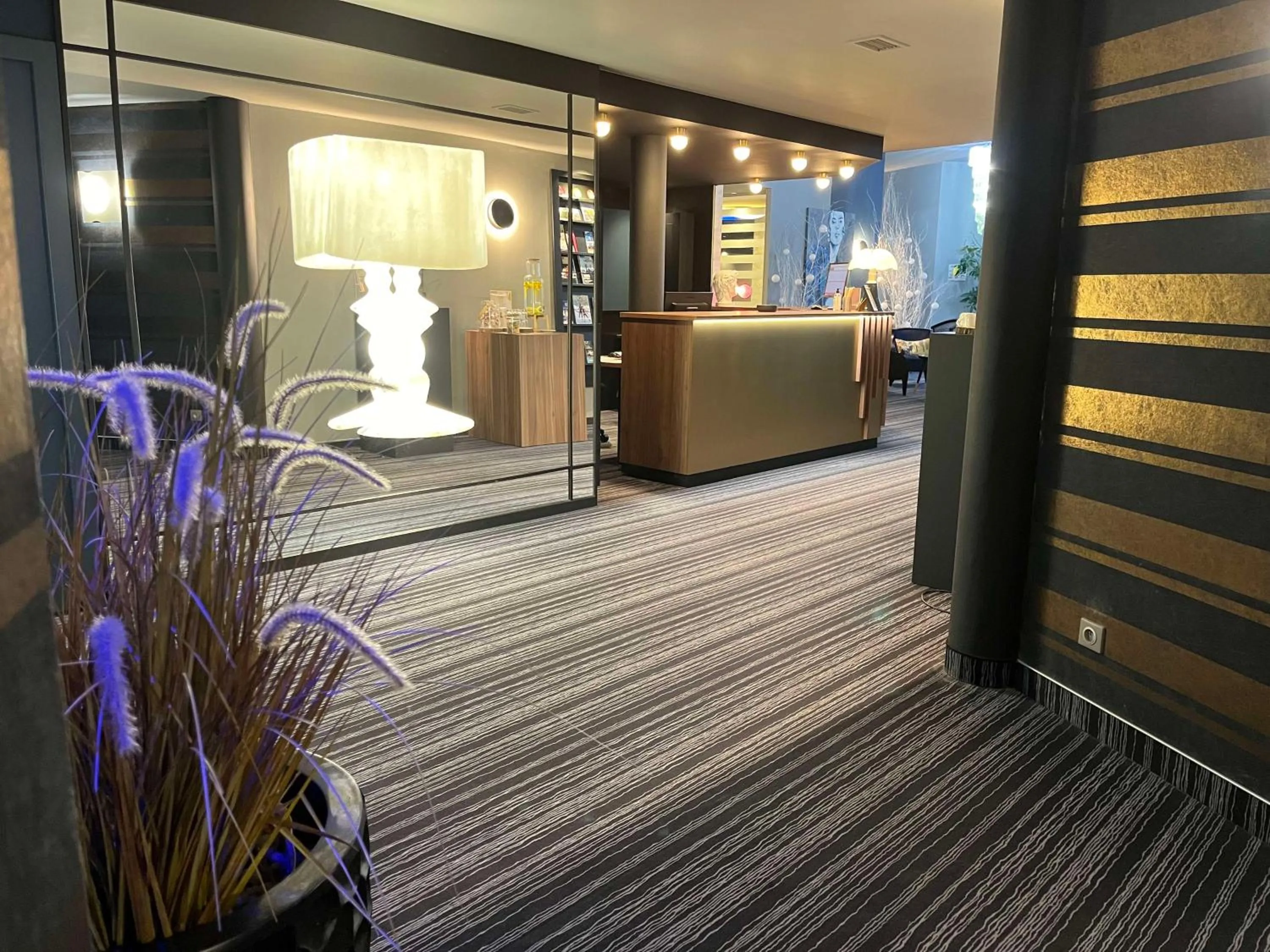Lobby or reception in Best Western Plus La Fayette Hotel et SPA