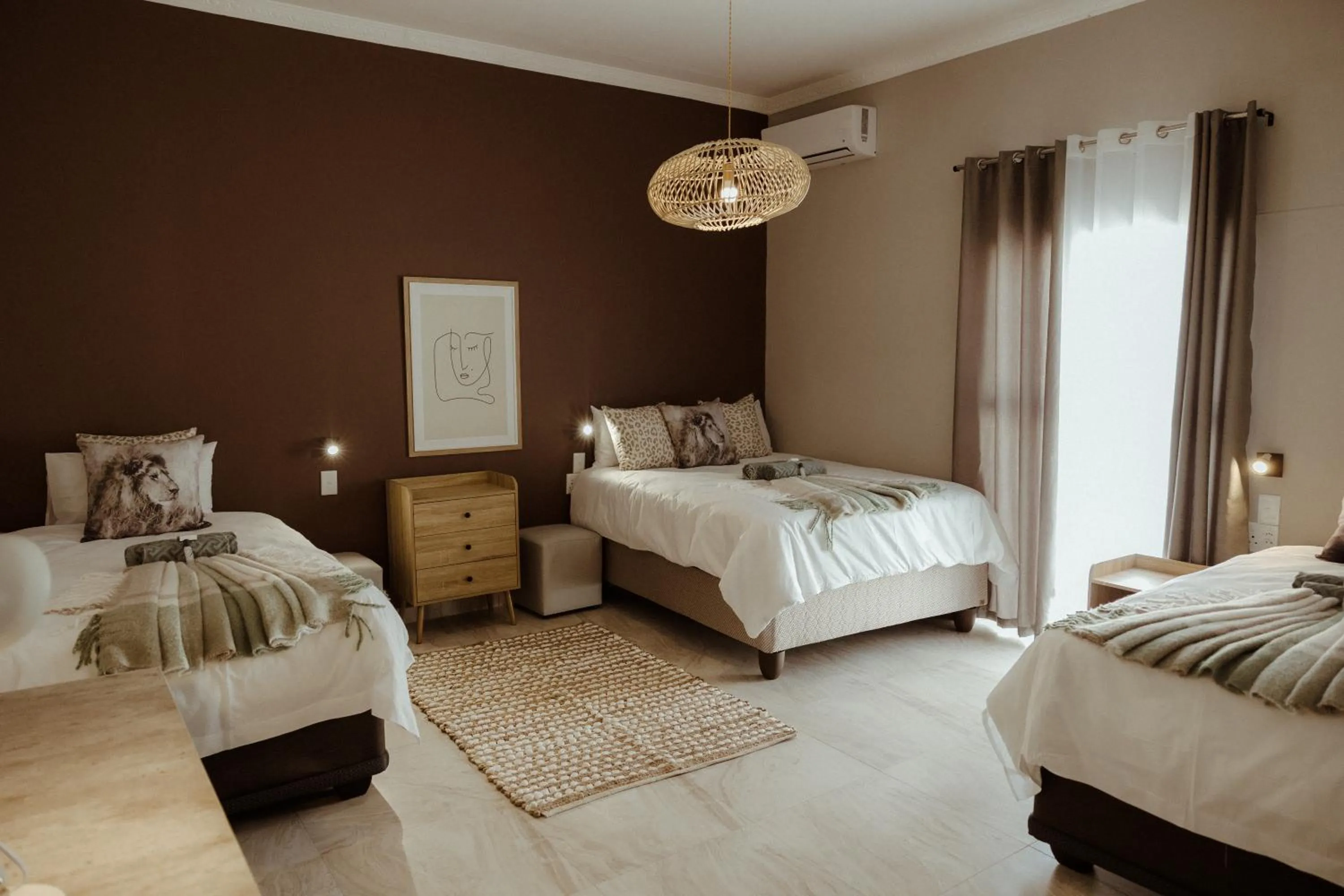 Bed in Out of Africa Town Lodge