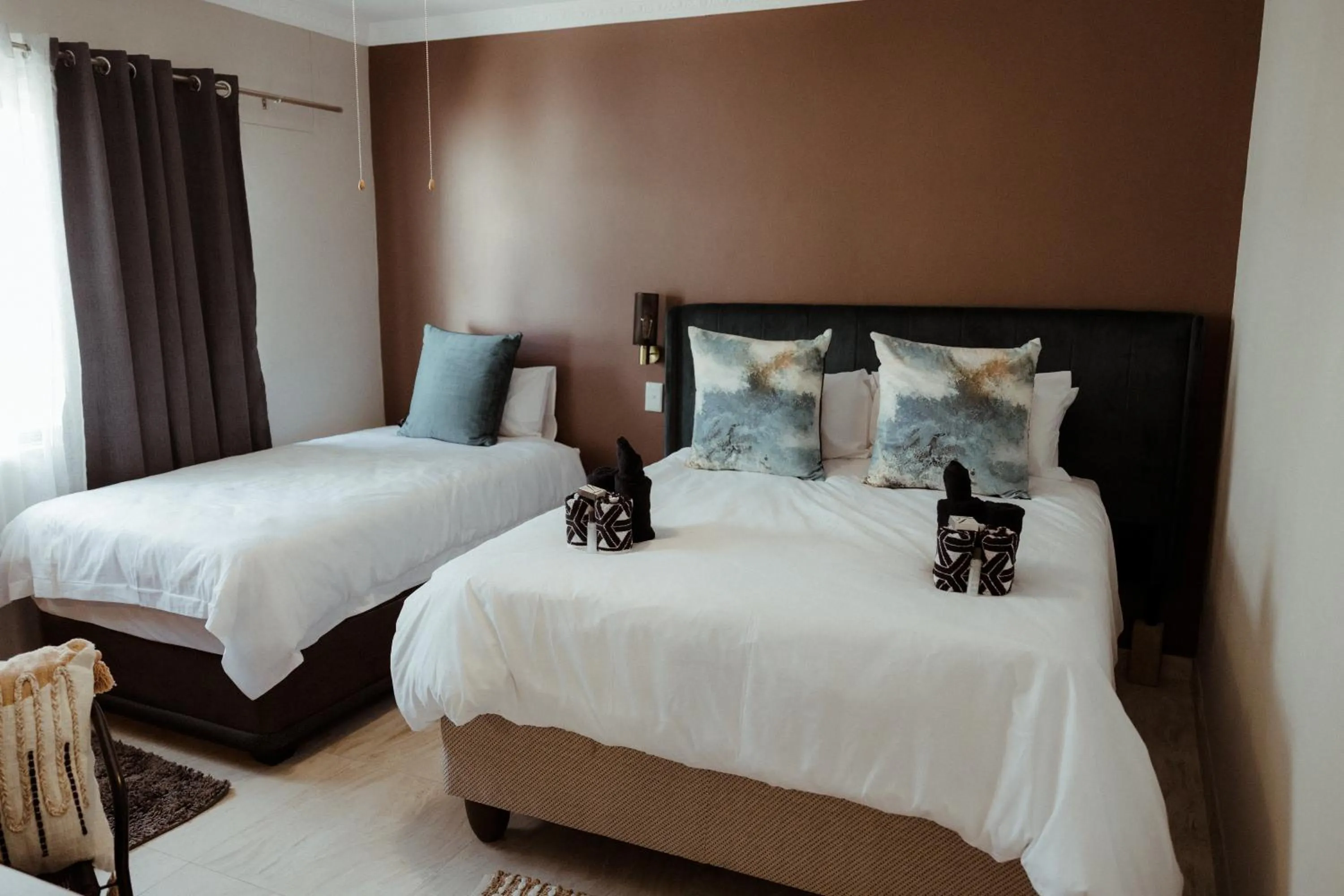 Bed in Out of Africa Town Lodge