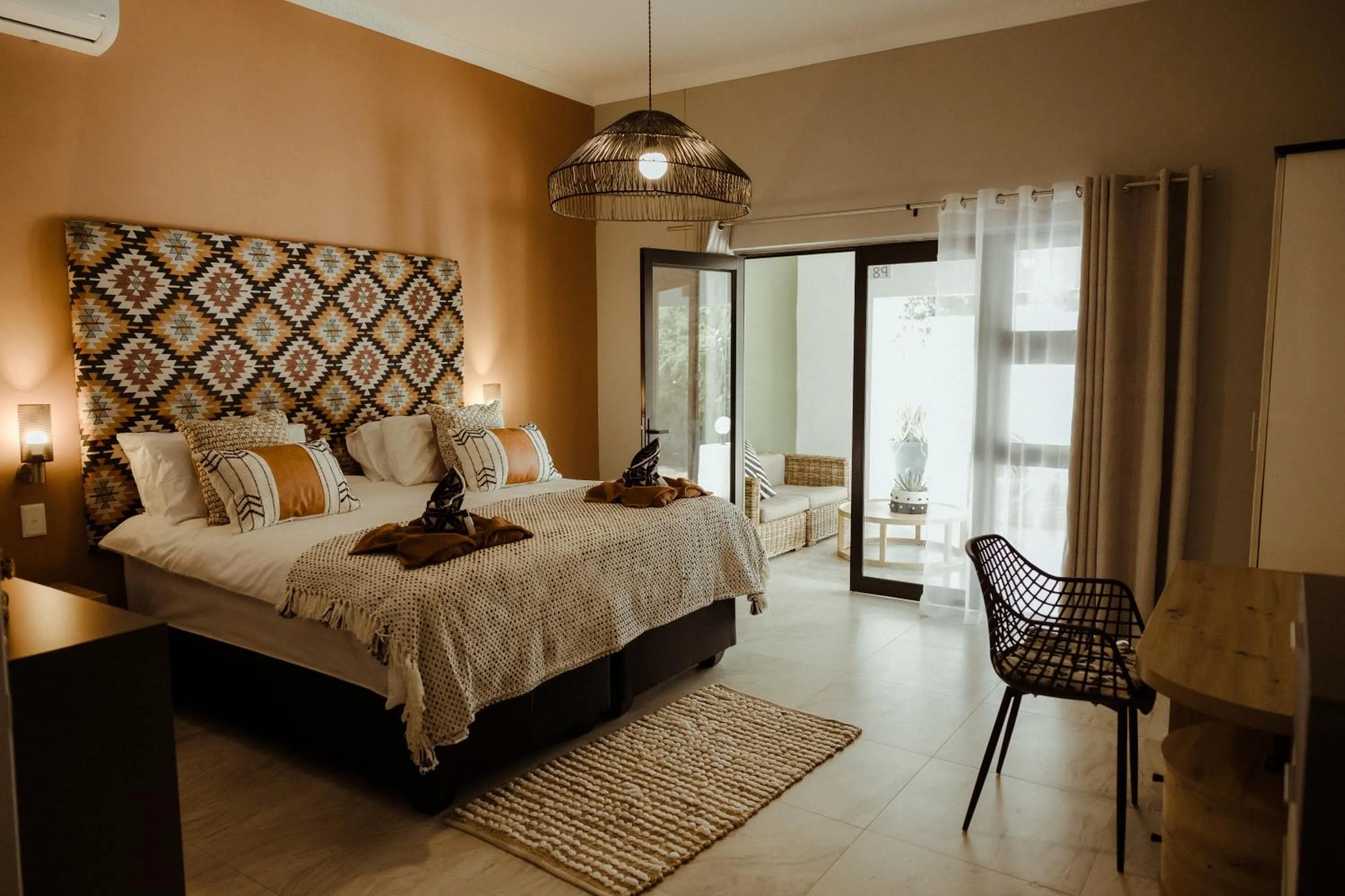 Bed in Out of Africa Town Lodge