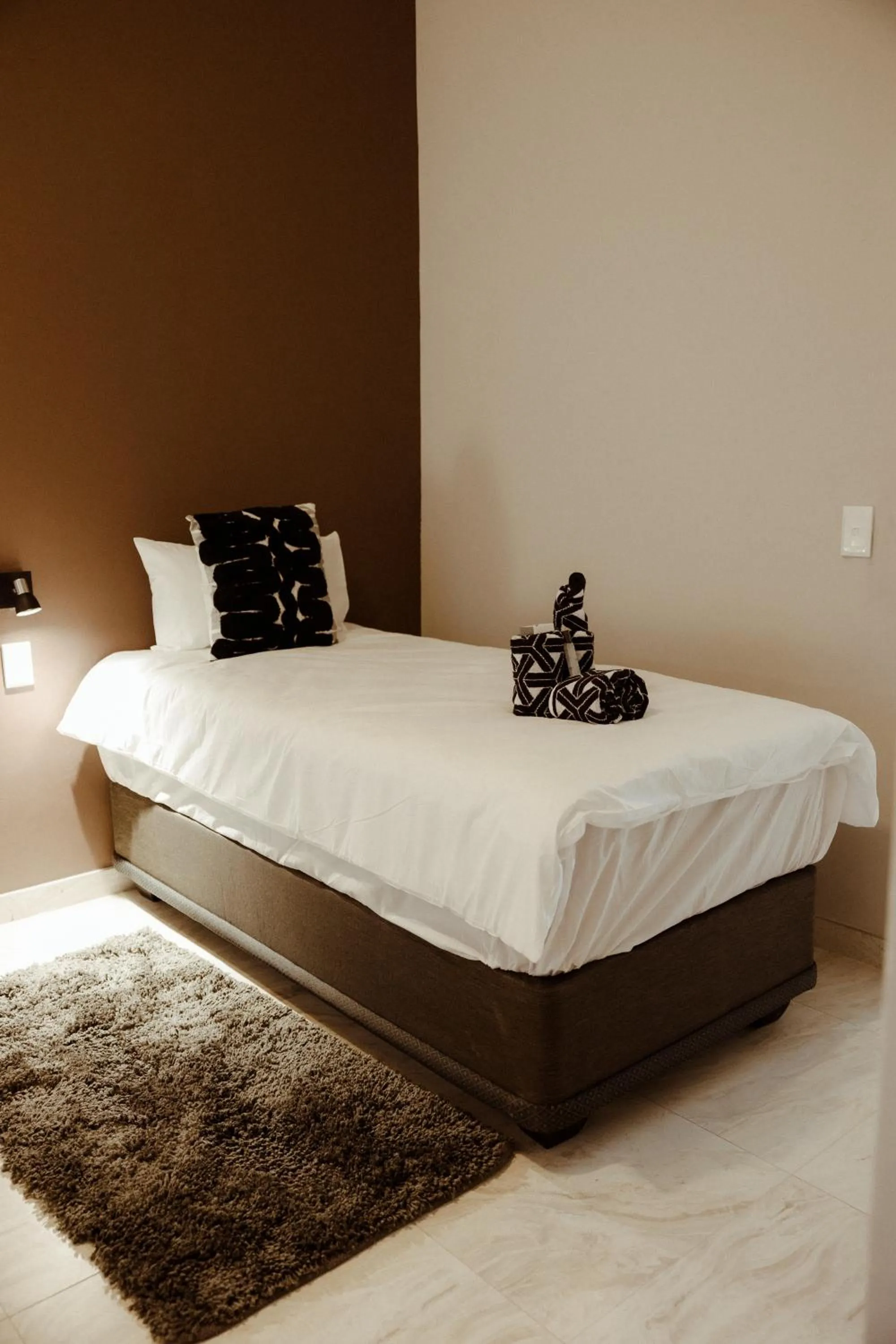 Bed in Out of Africa Town Lodge