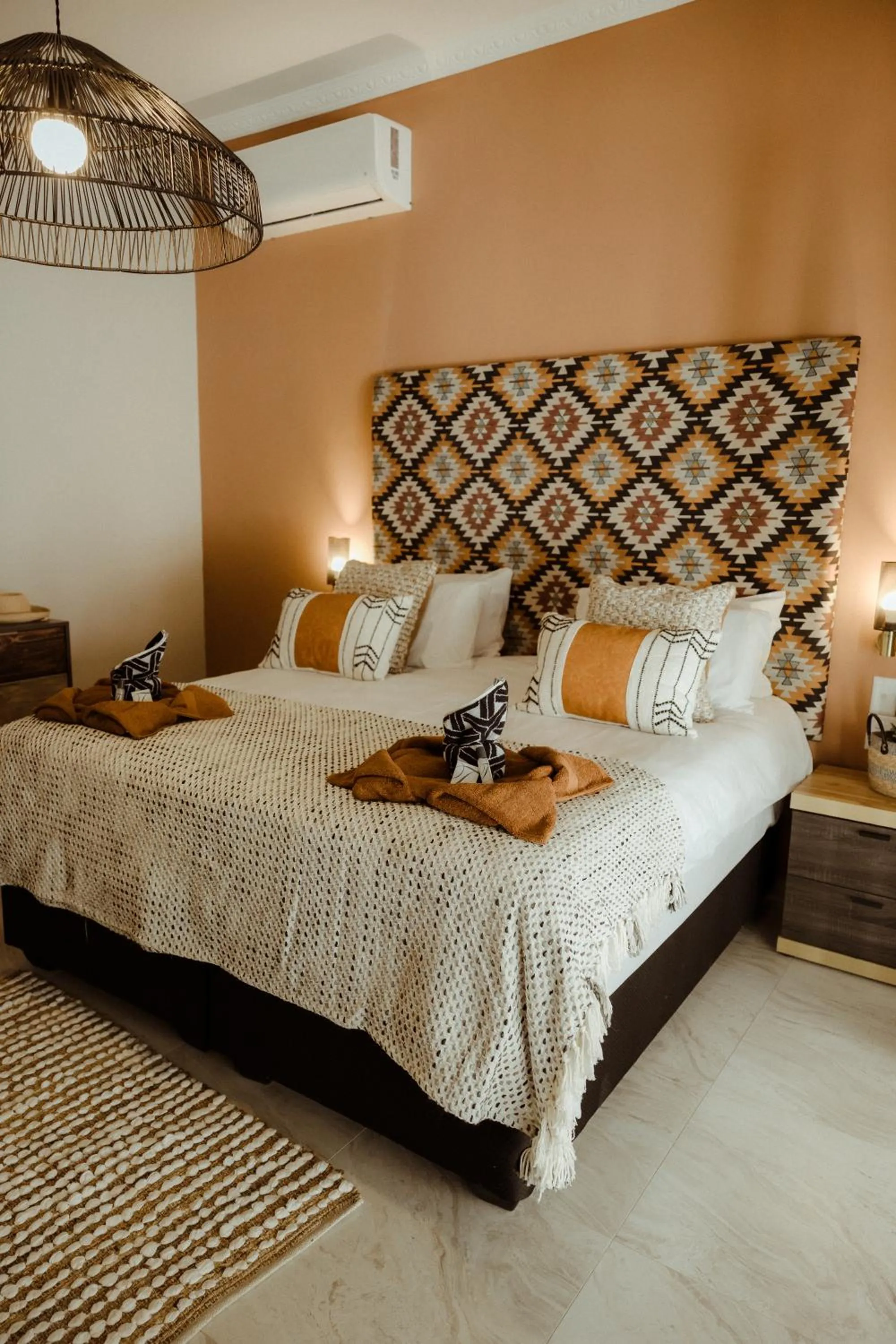 Bed in Out of Africa Town Lodge