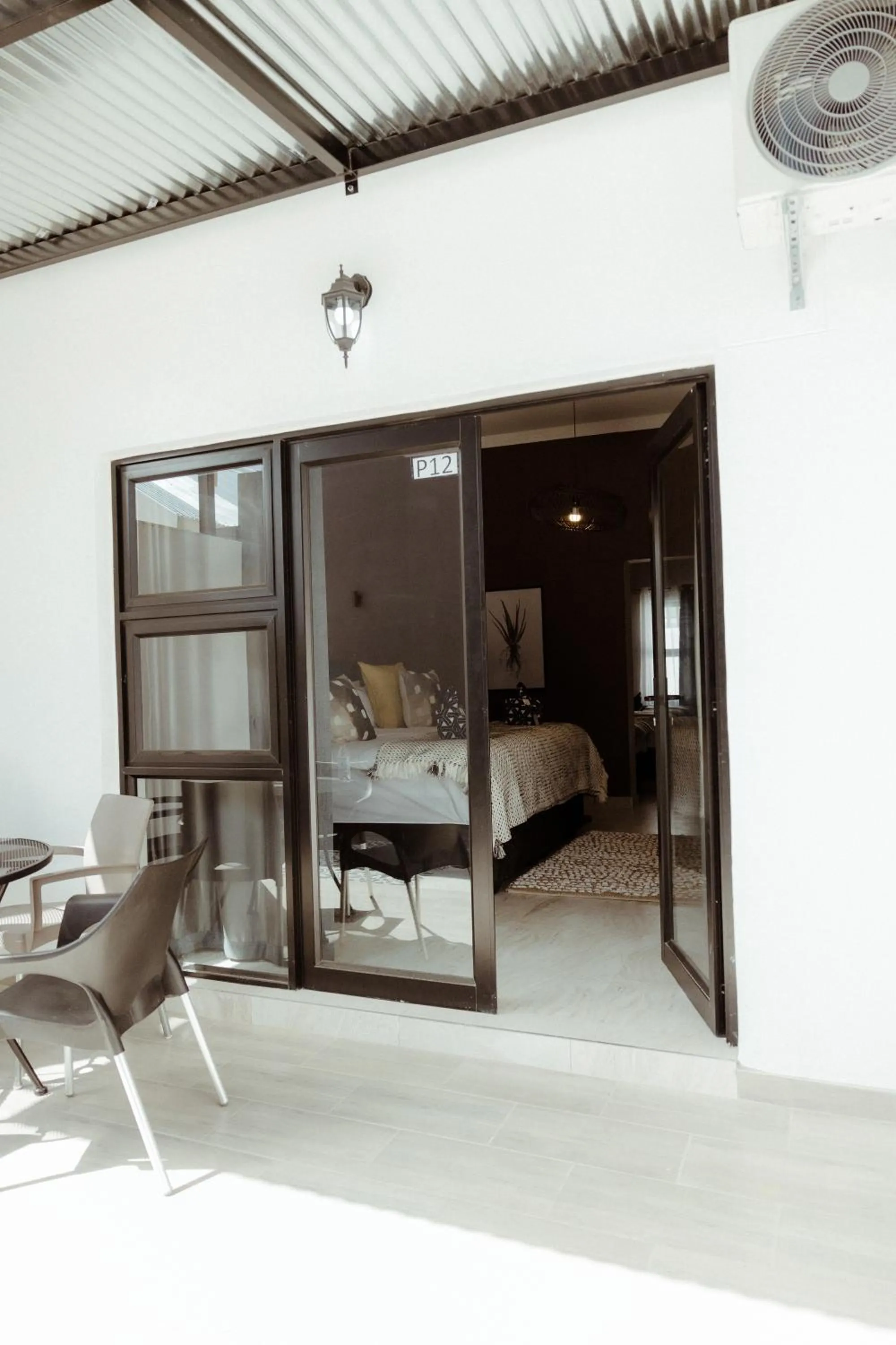 Bed in Out of Africa Town Lodge