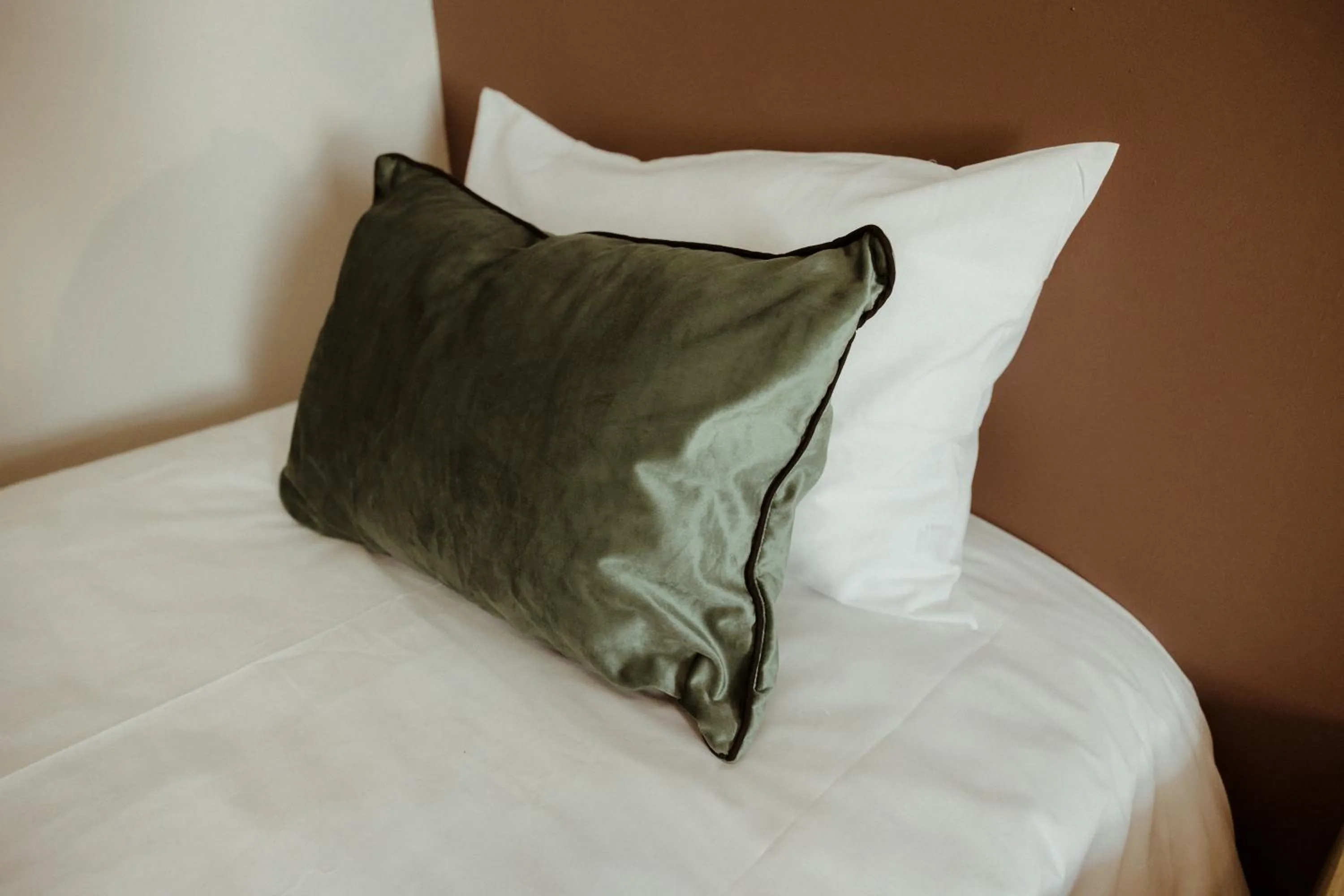 Bed in Out of Africa Town Lodge