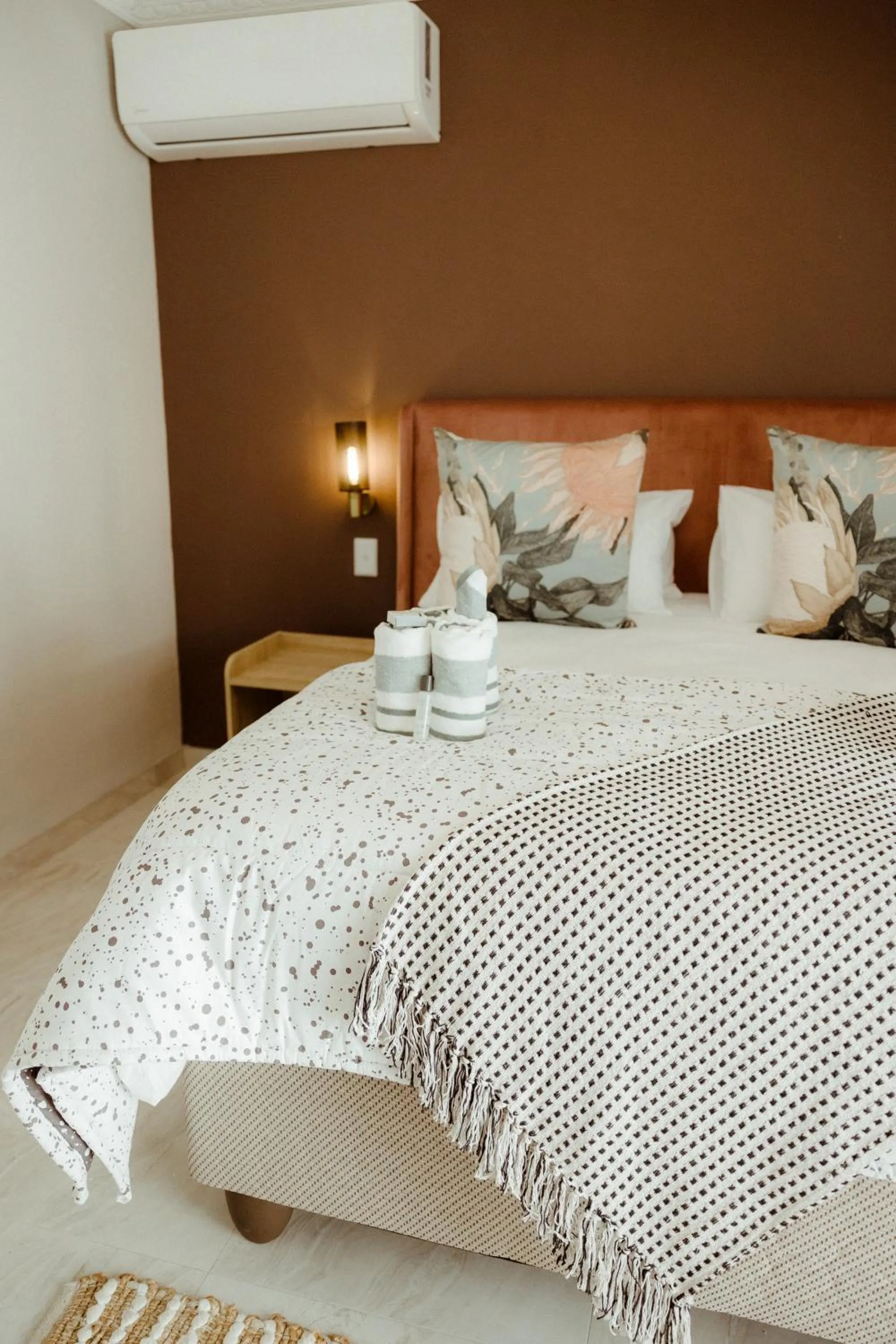 Bed in Out of Africa Town Lodge