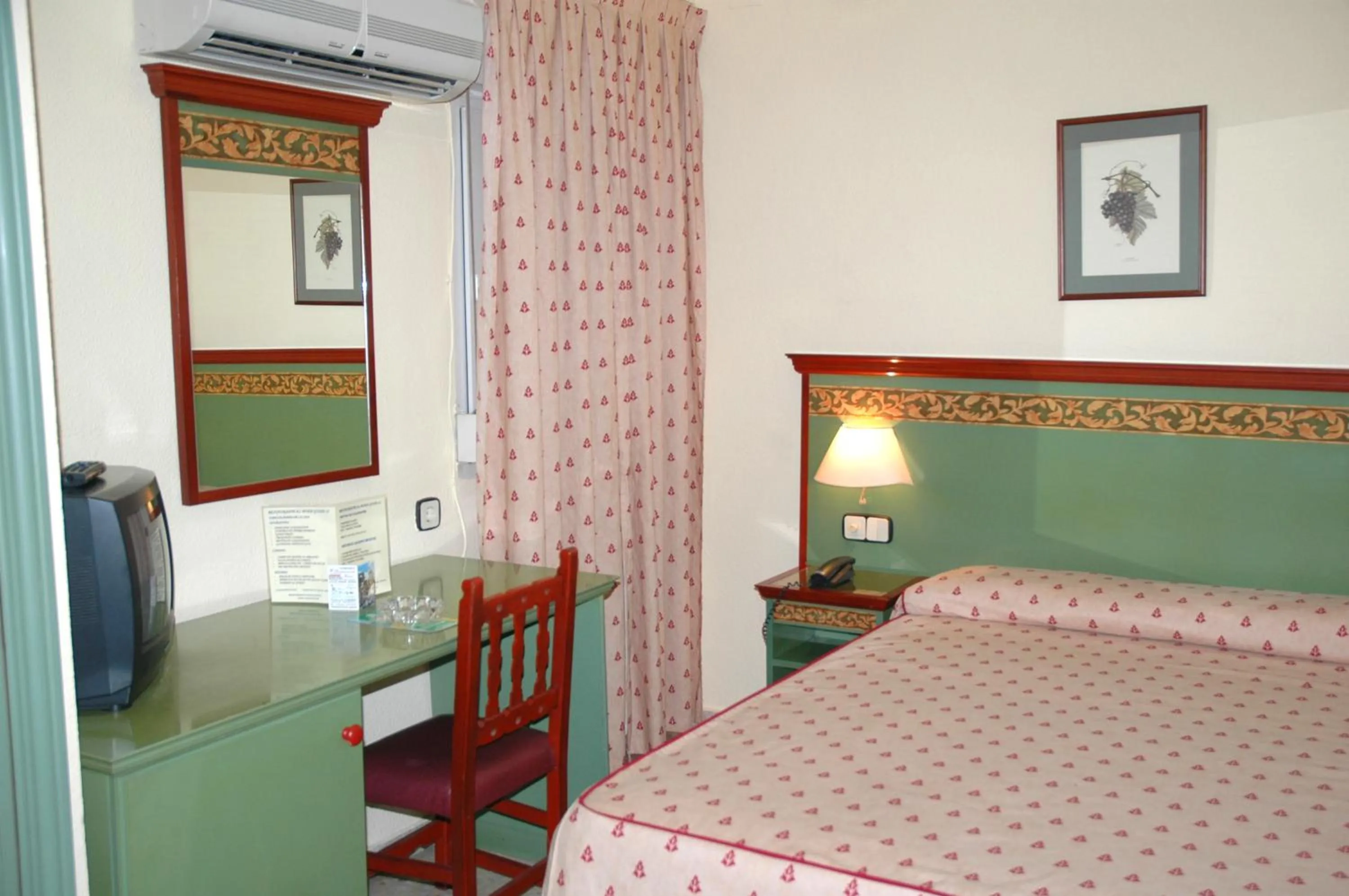 Bed in Hotel Restaurante Logasasanti