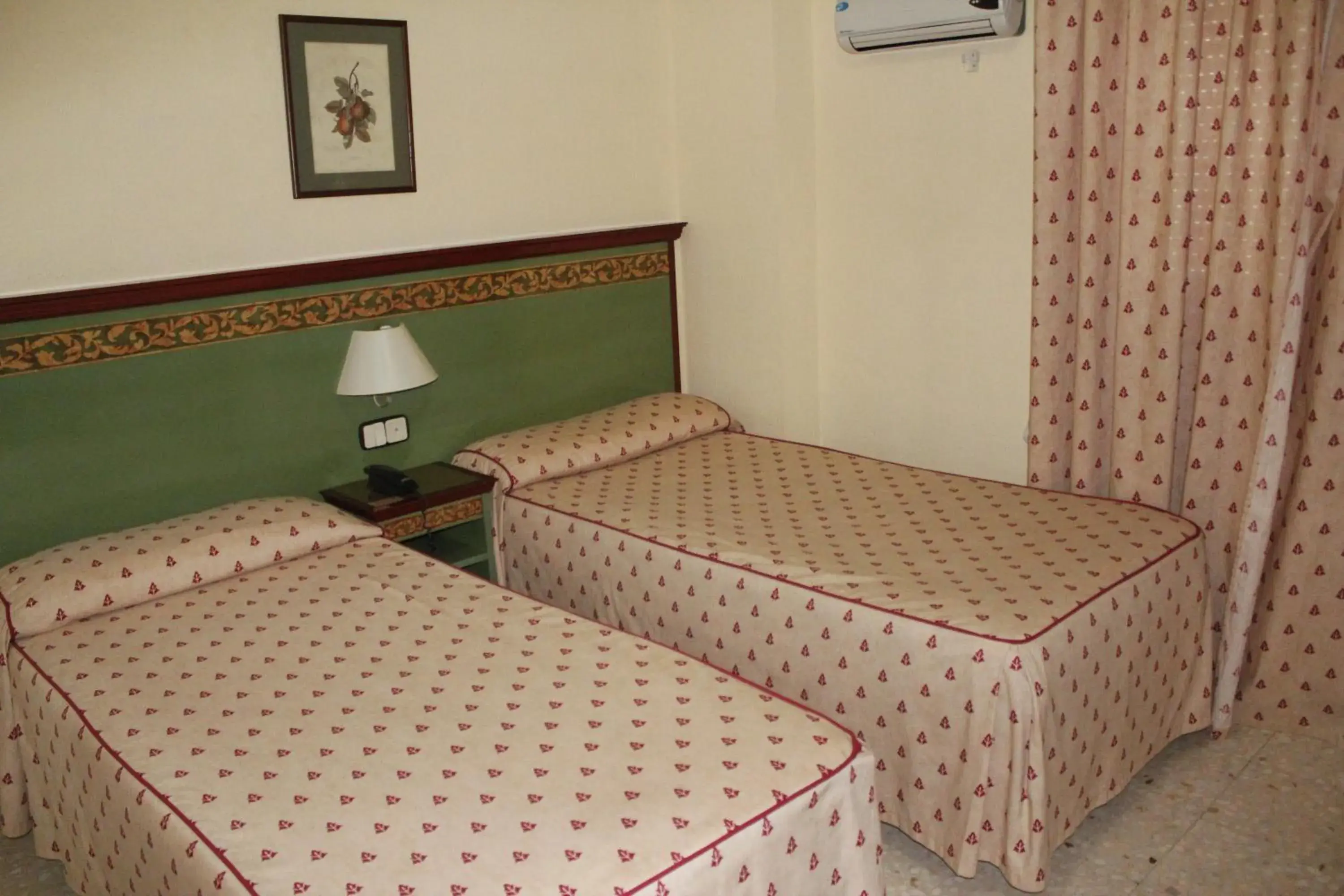 Twin Room in Hotel Restaurante Logasasanti Twin Room in Hotel Restaurante Logasasanti