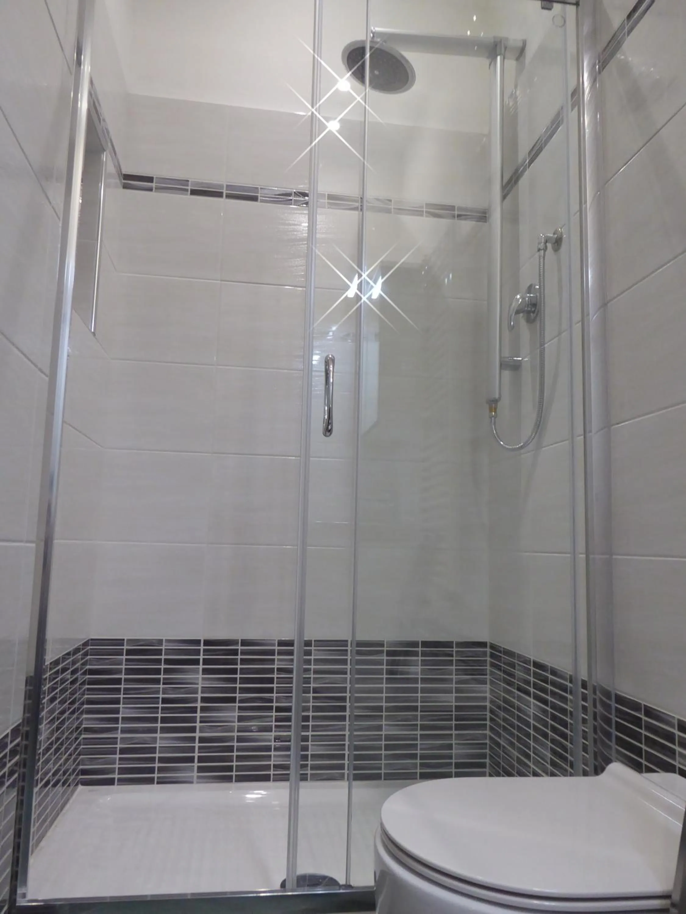 Shower in Montebello House Bologna