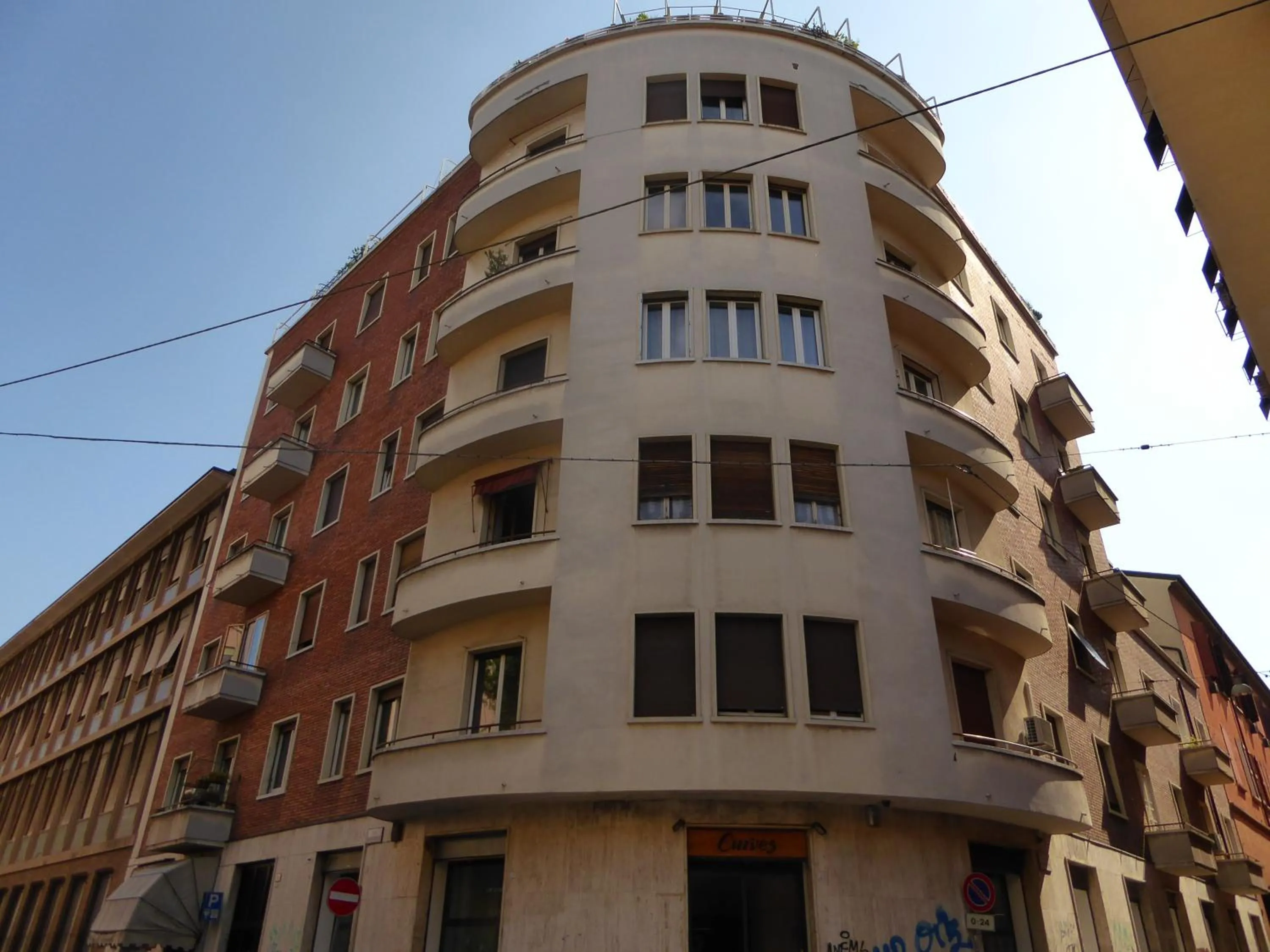 Facade/entrance in Montebello House Bologna
