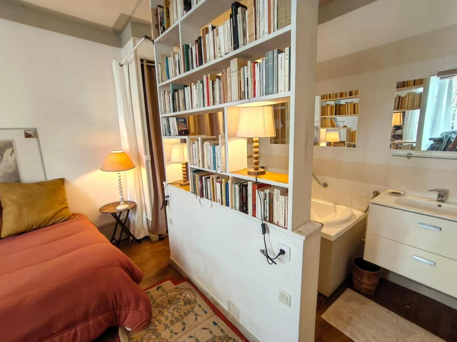 Toilet, Bed in Maison Romane 1136