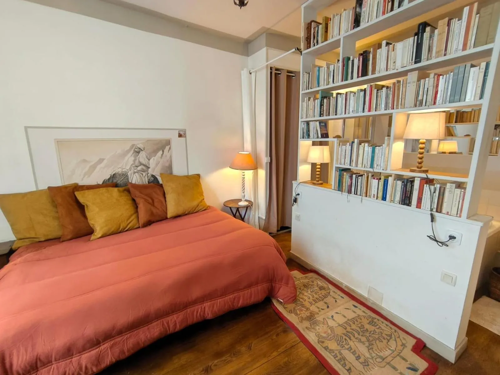 Bathroom, Bed in Maison Romane 1136