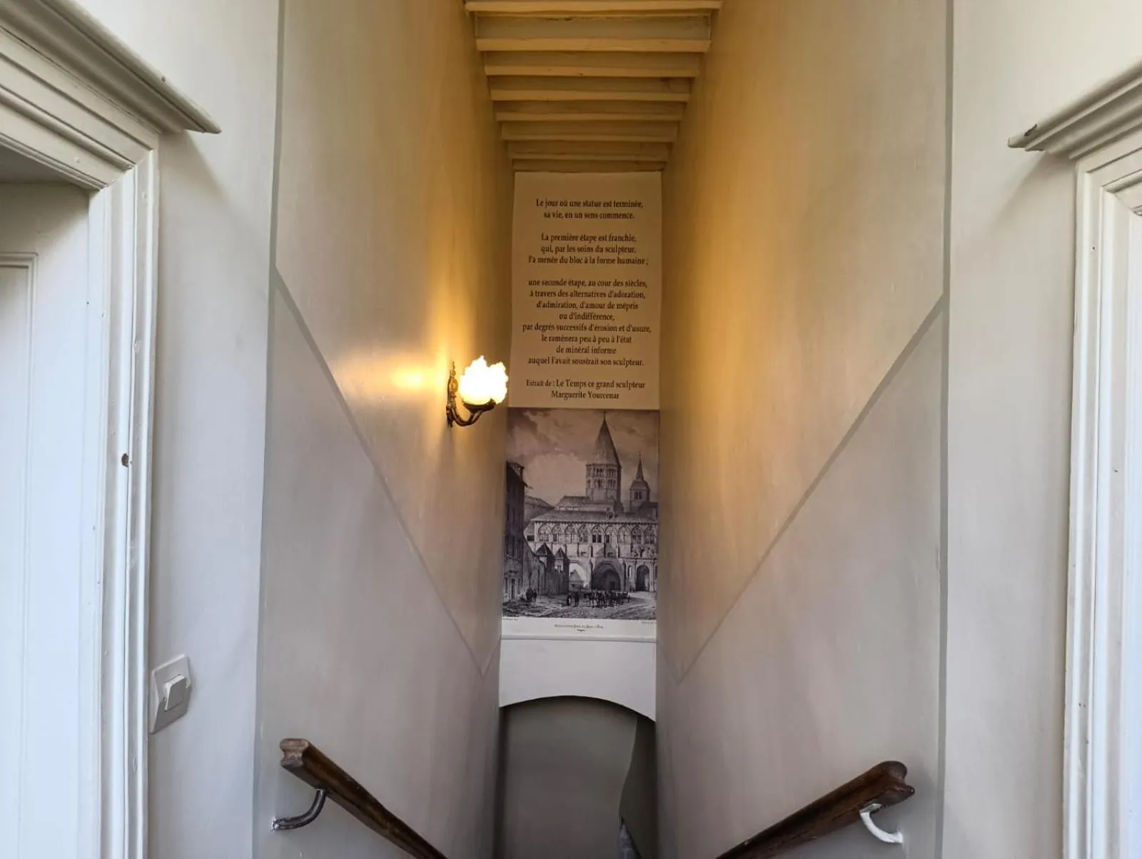 Property building in Maison Romane 1136