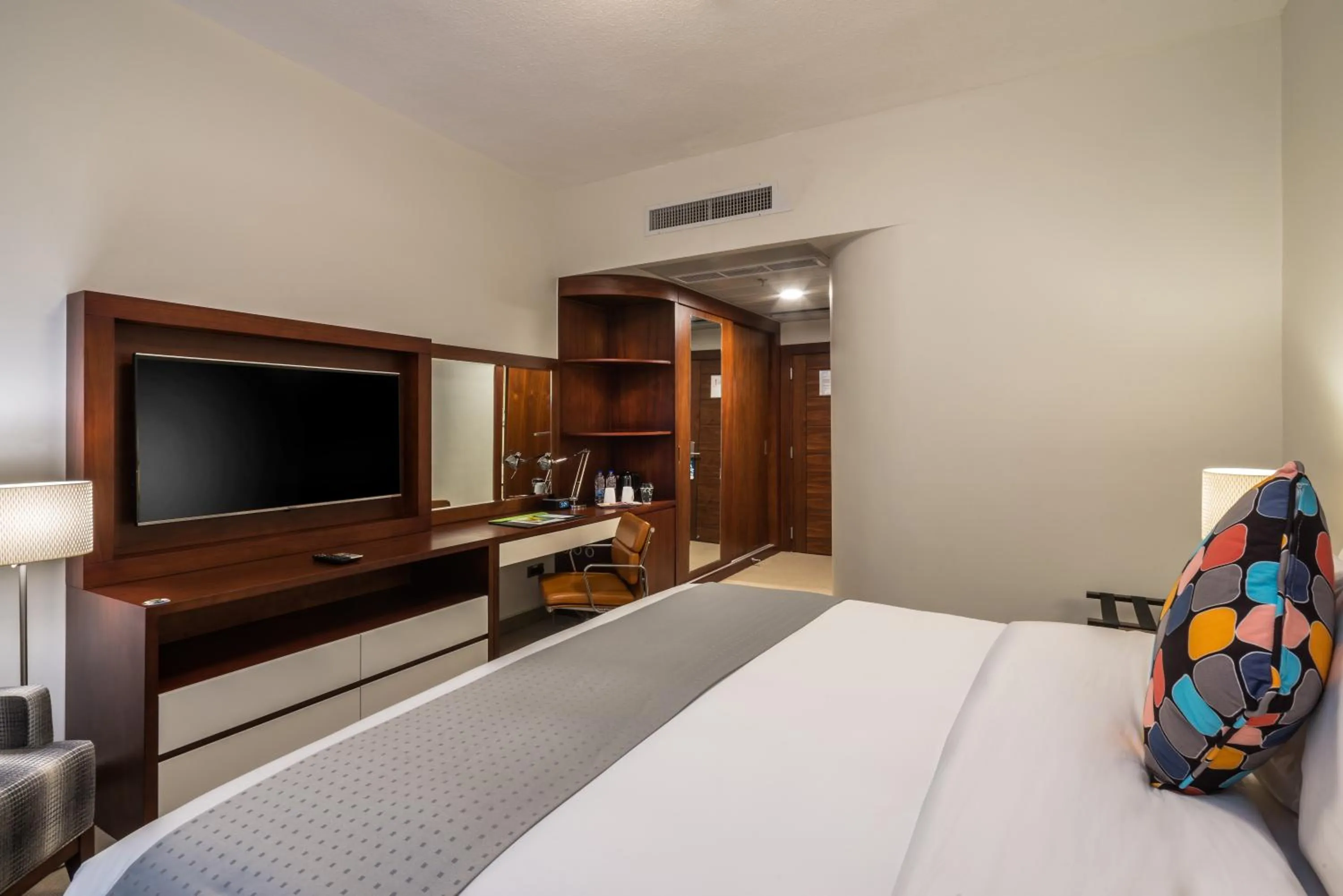 TV and multimedia, Bed in Alreem Village Hotel