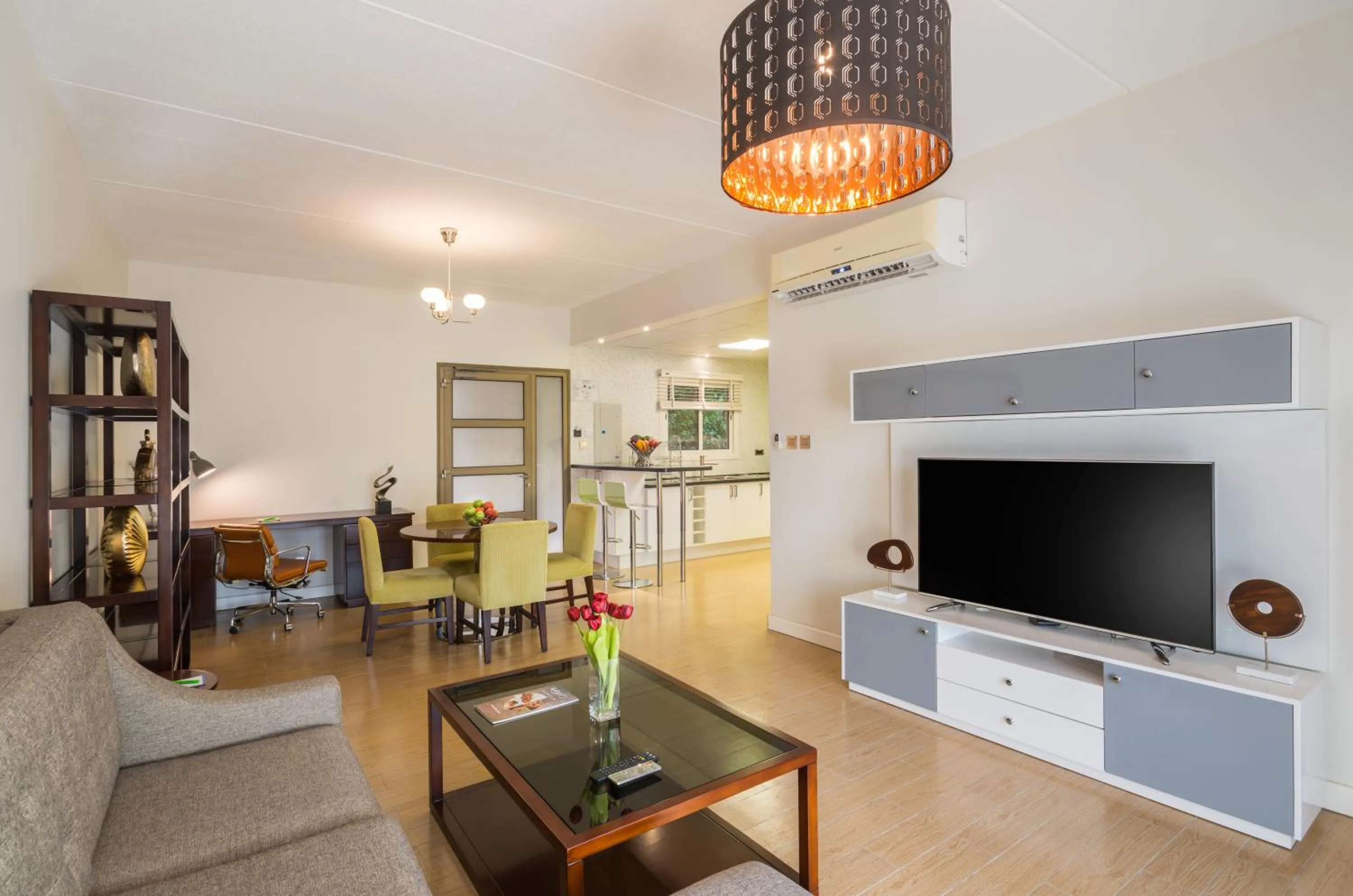 TV and multimedia in Alreem Village Hotel