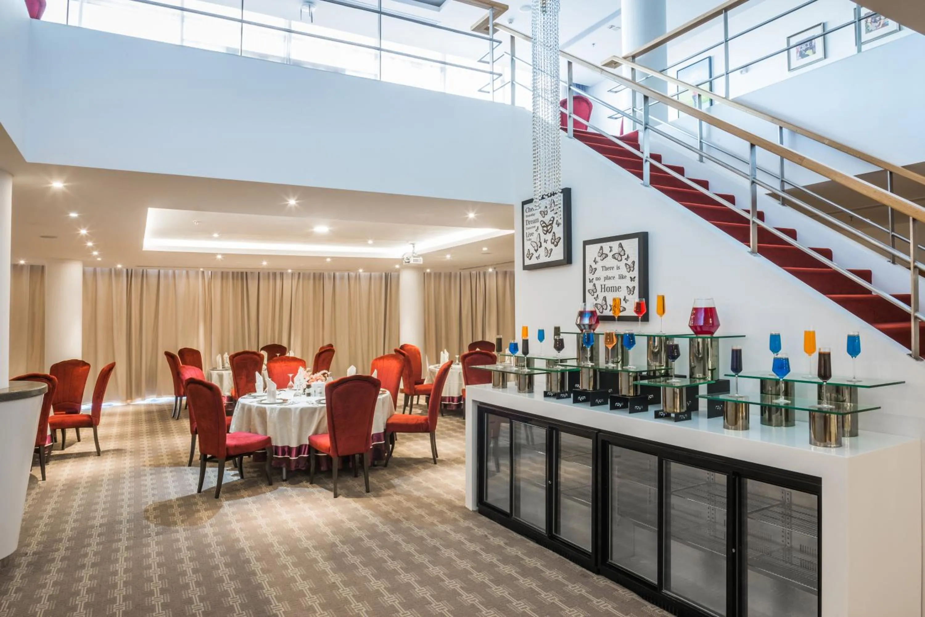 Restaurant/places to eat in Alreem Village Hotel