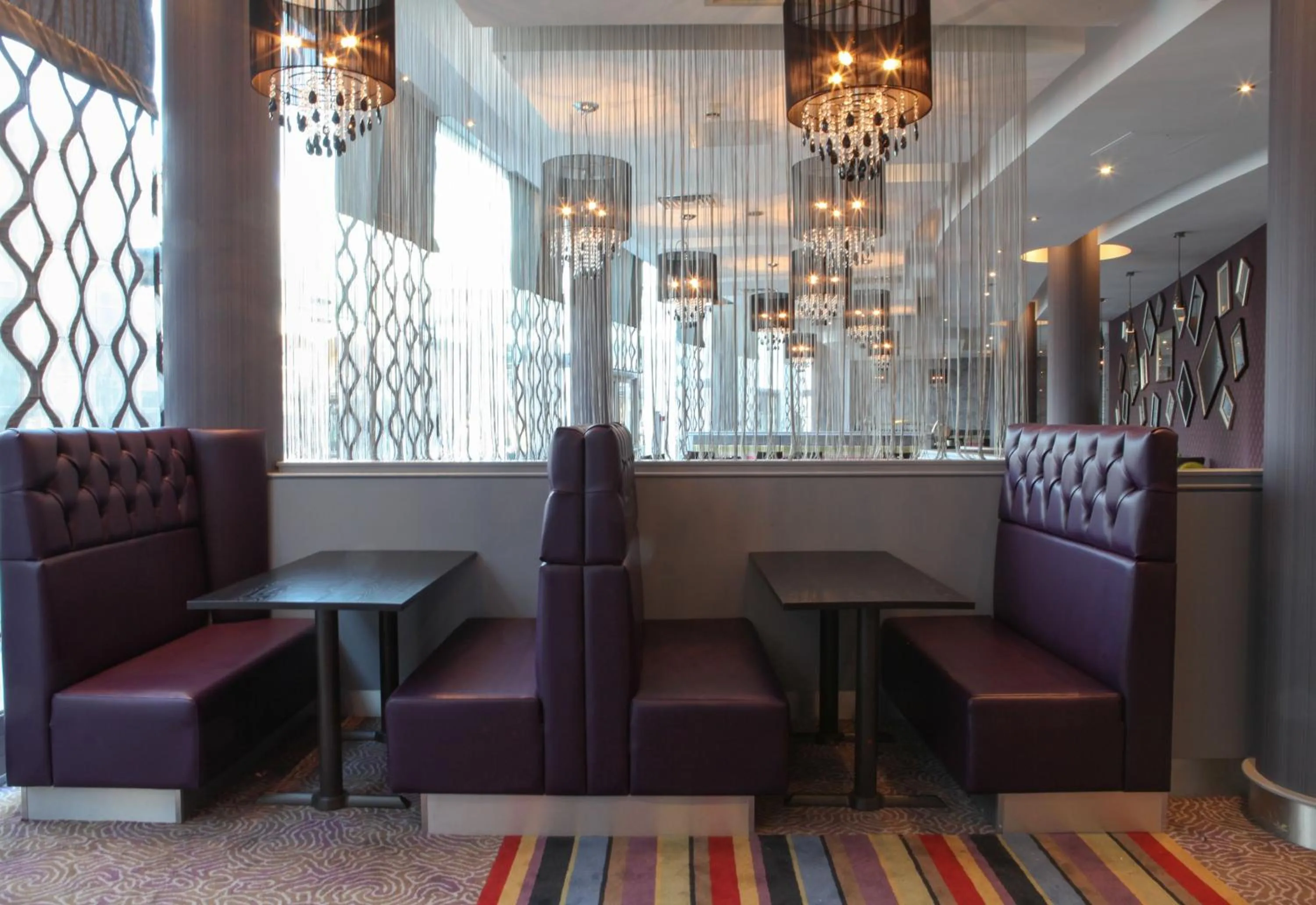 Lounge or bar in Leonardo Hotel Leeds