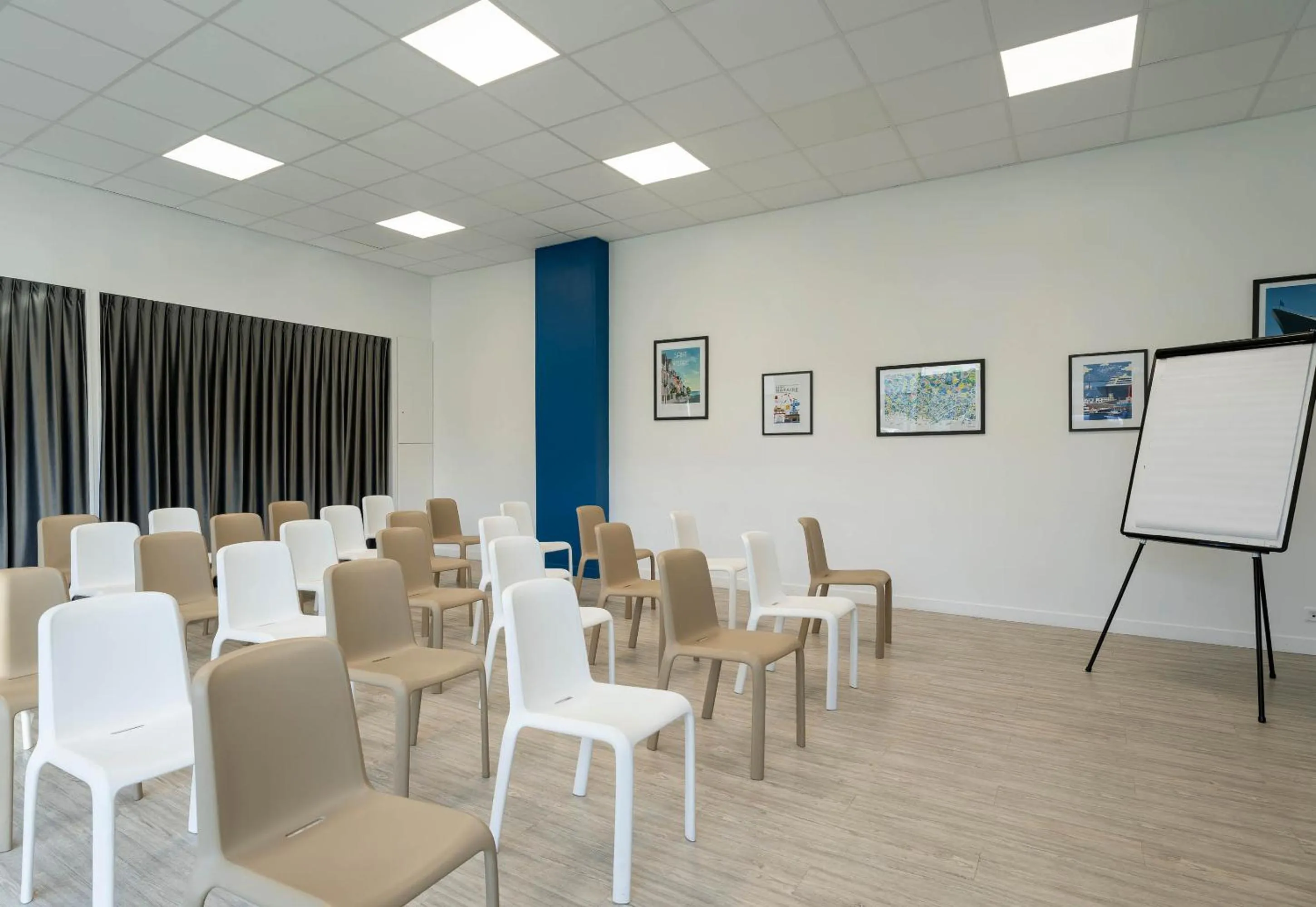 Meeting/conference room in B&B HOTEL Saint-Nazaire Pornichet