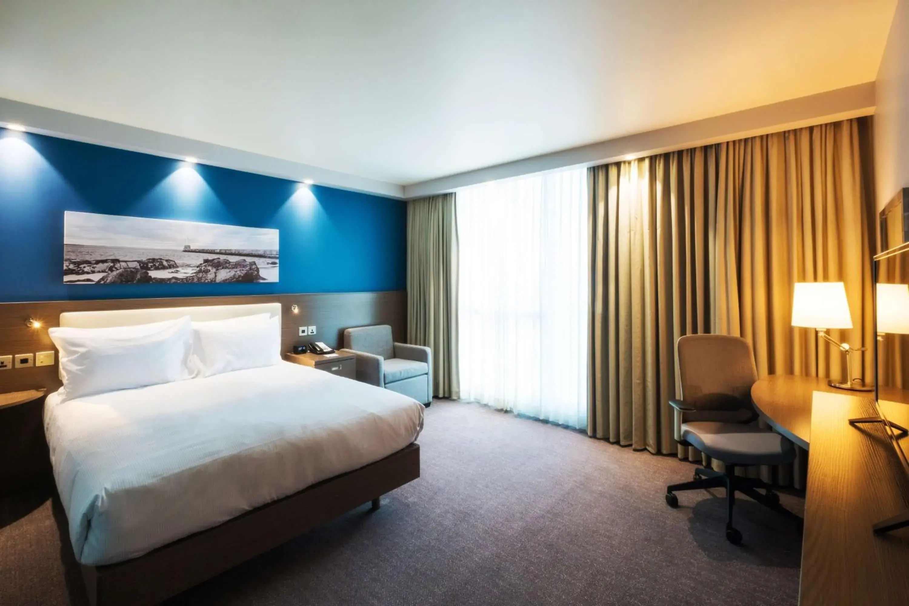 Bed in Hampton By Hilton Aberdeen Westhill