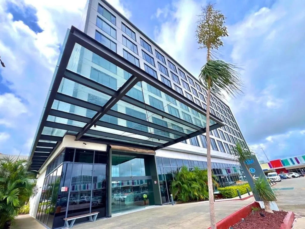 Property building in Fiesta Inn Express Cancún Cumbres