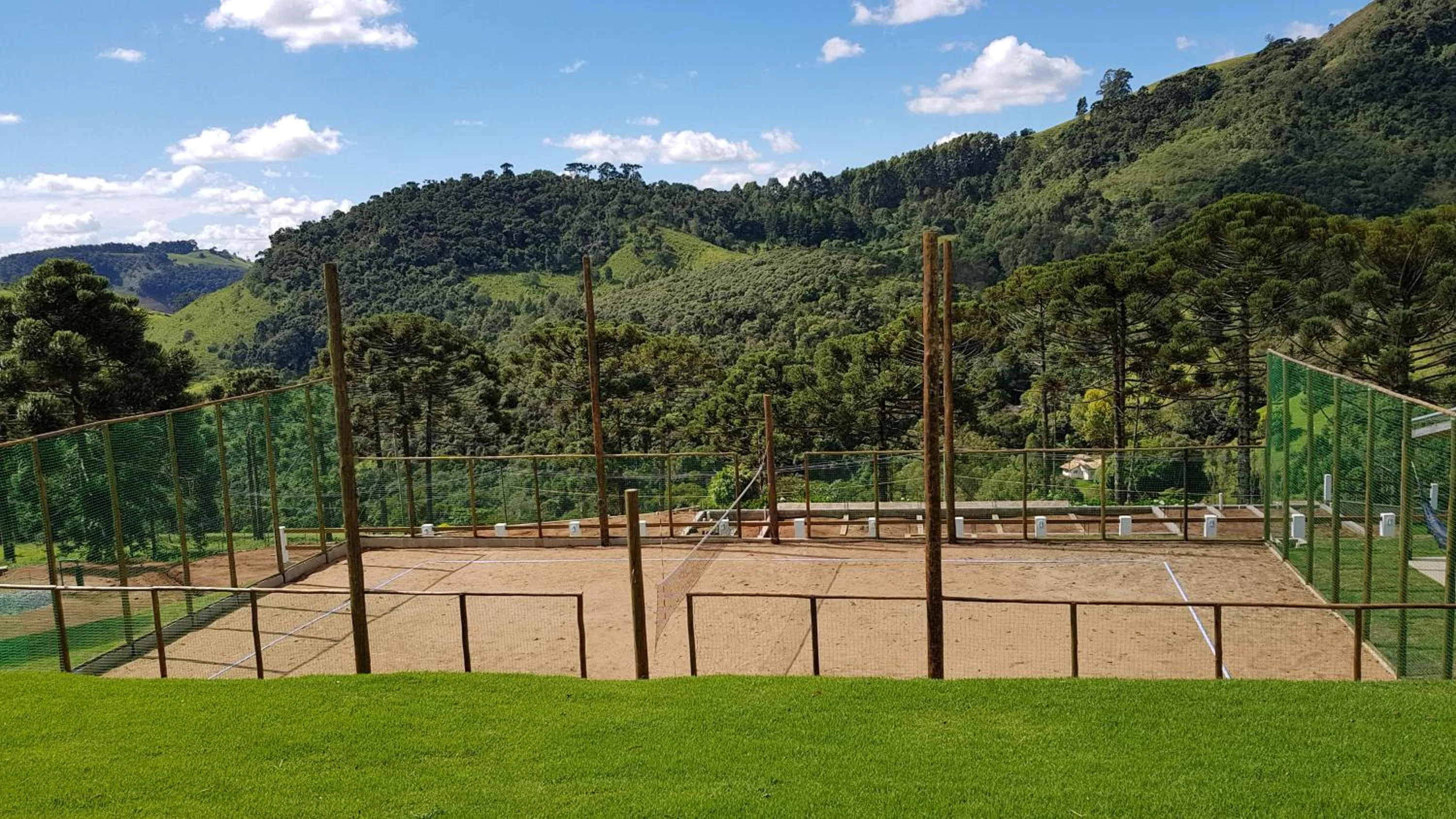 Tennis court in Pousada Colina das Andorinhas