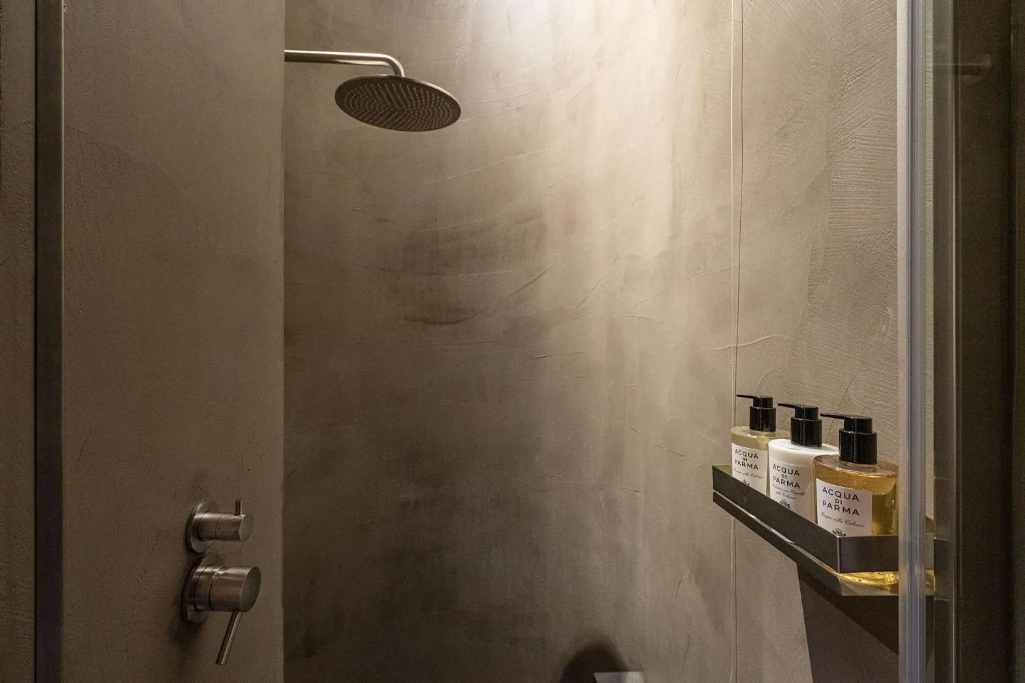 Shower in Hotel dei Barbieri