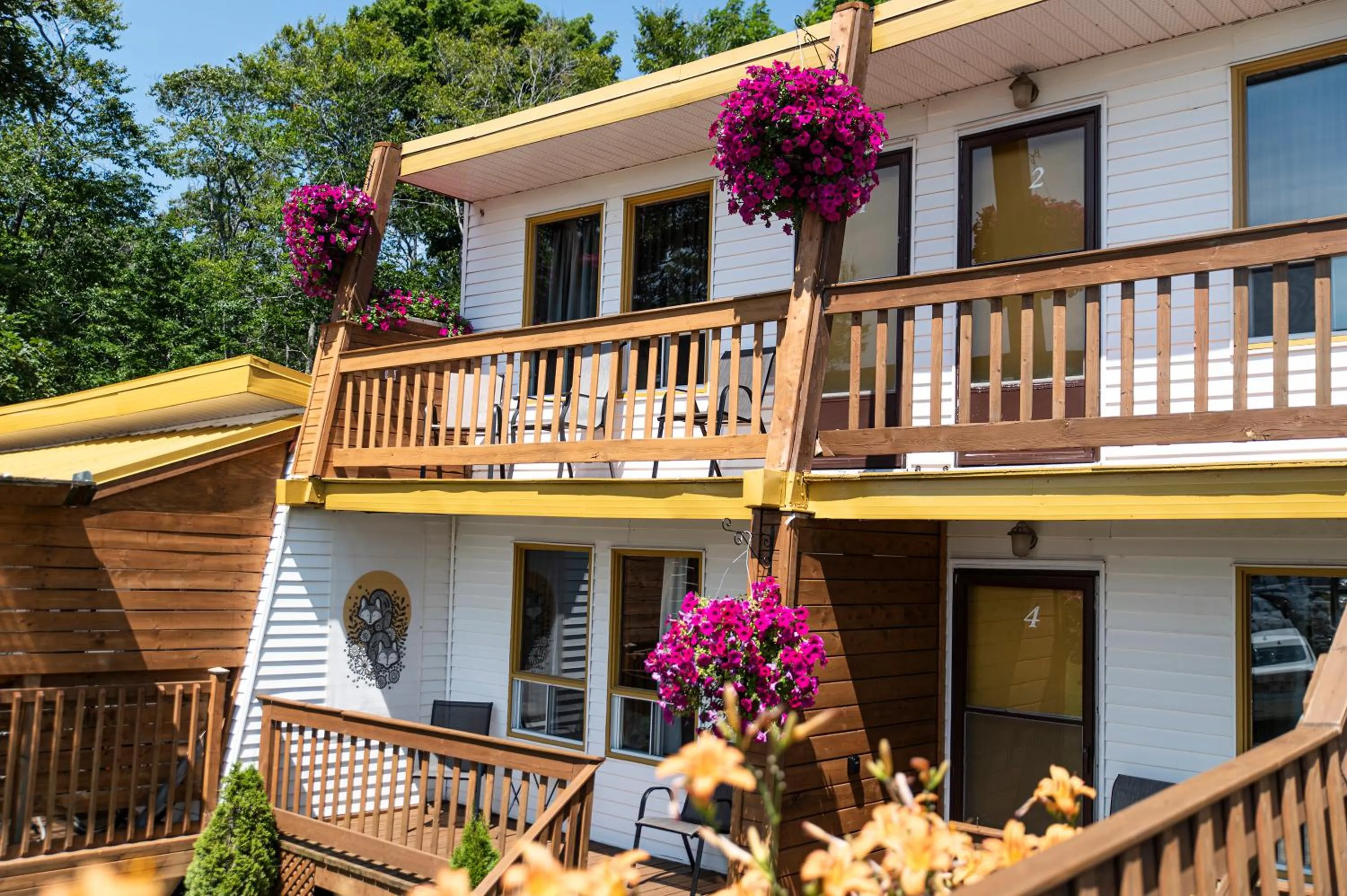 Property building in Motel Ile d'Orleans