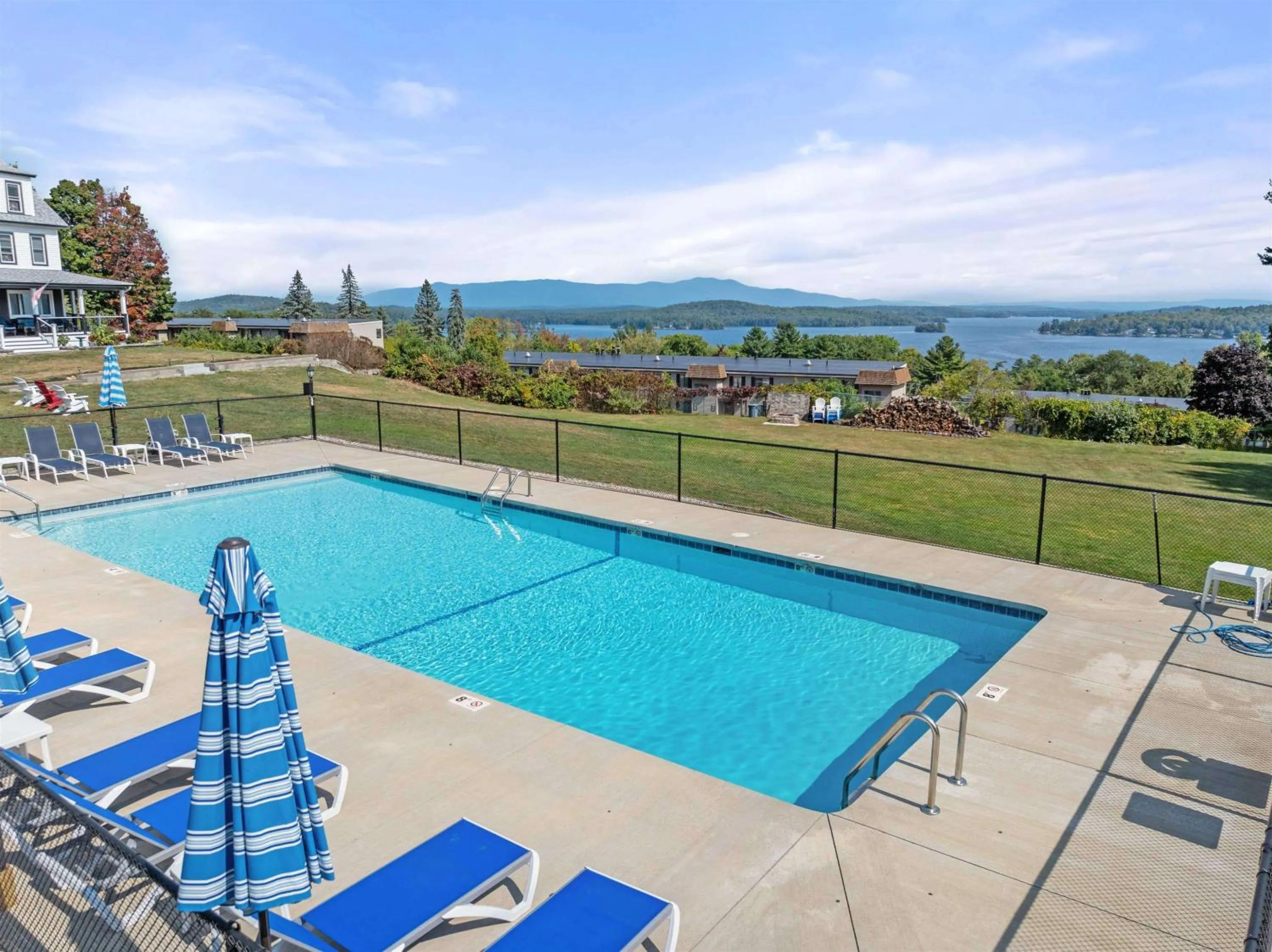 Swimming pool in Grand View Resort