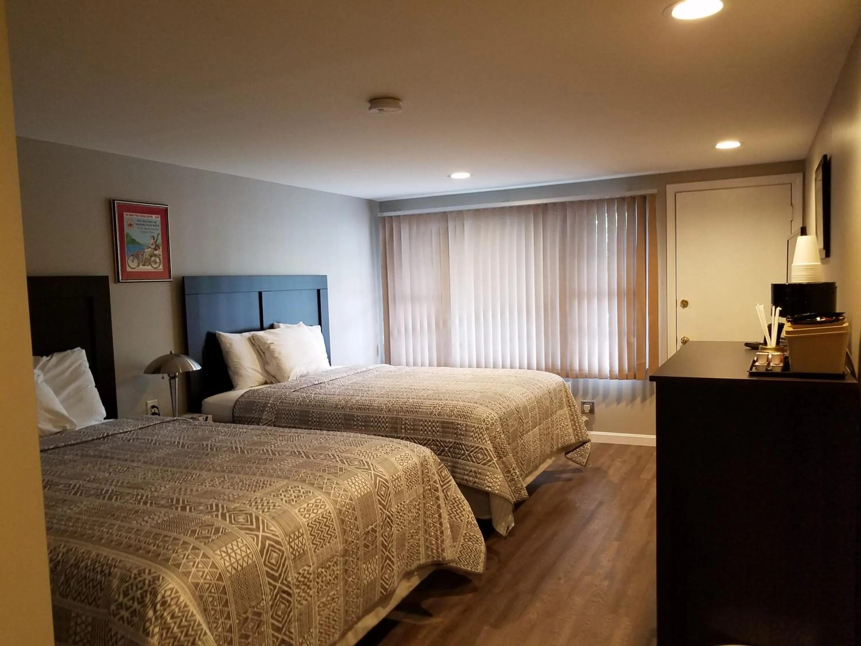 Lake view, Bed in Grand View Resort