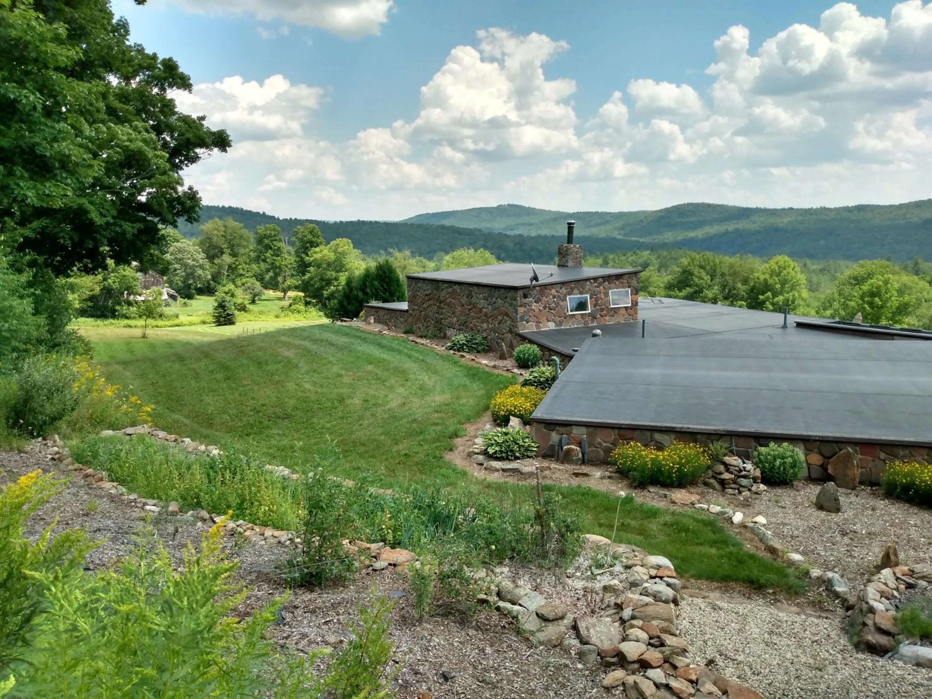 Property building in 13 Hills Bed & Breakfast