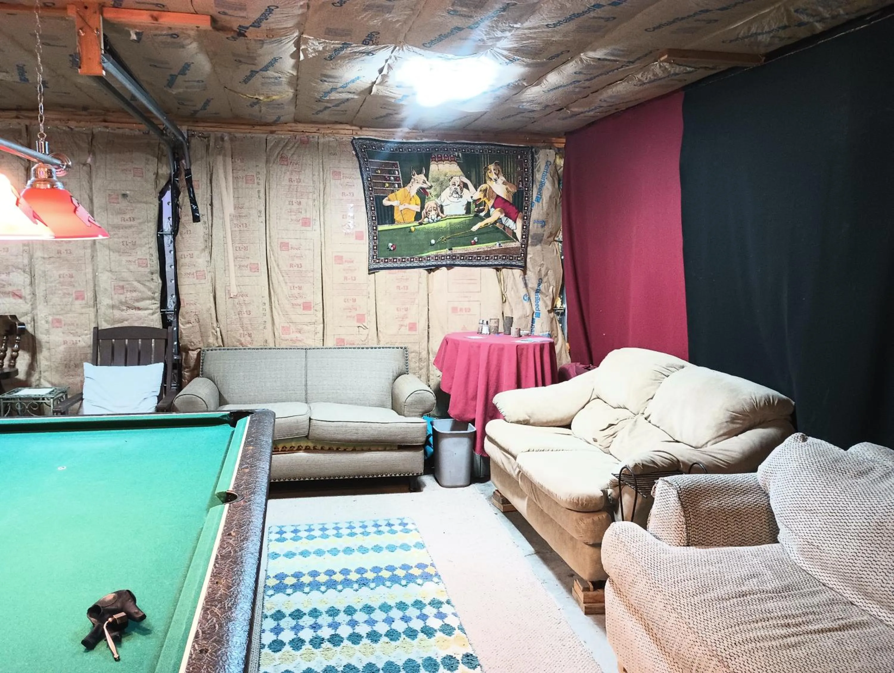 Billiard in 13 Hills Bed & Breakfast