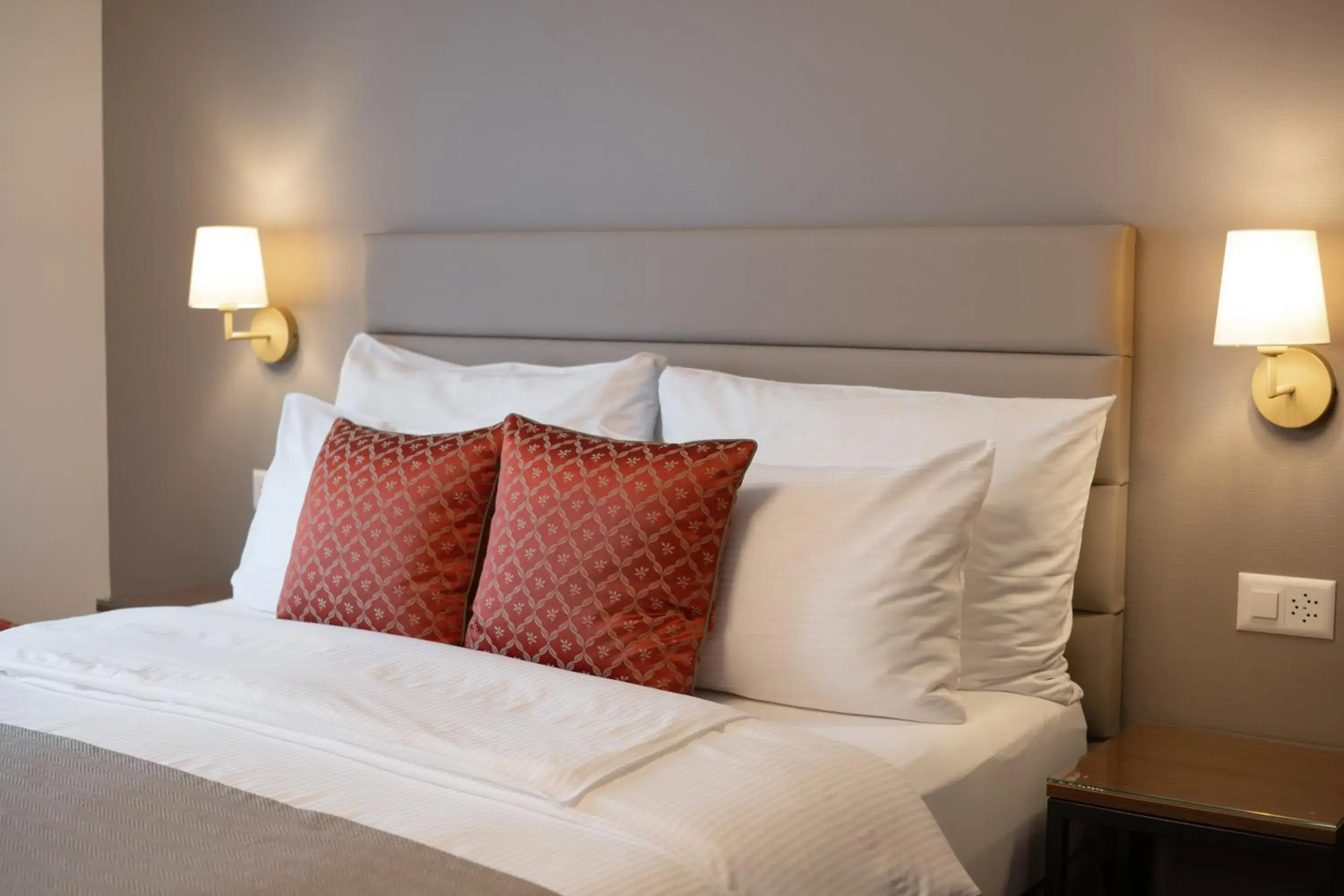 Double room facing the Chapel Bridge 17m2 in Hotel Des Alpes Double room facing the Chapel Bridge 17m2 in Hotel Des Alpes