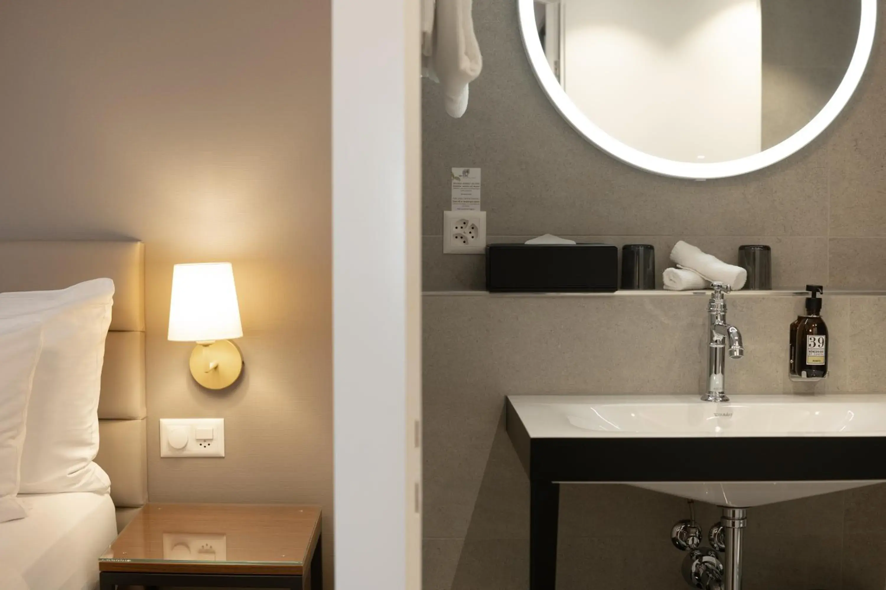 Double room city side 12m2 in Hotel Des Alpes Double room city side 12m2 in Hotel Des Alpes