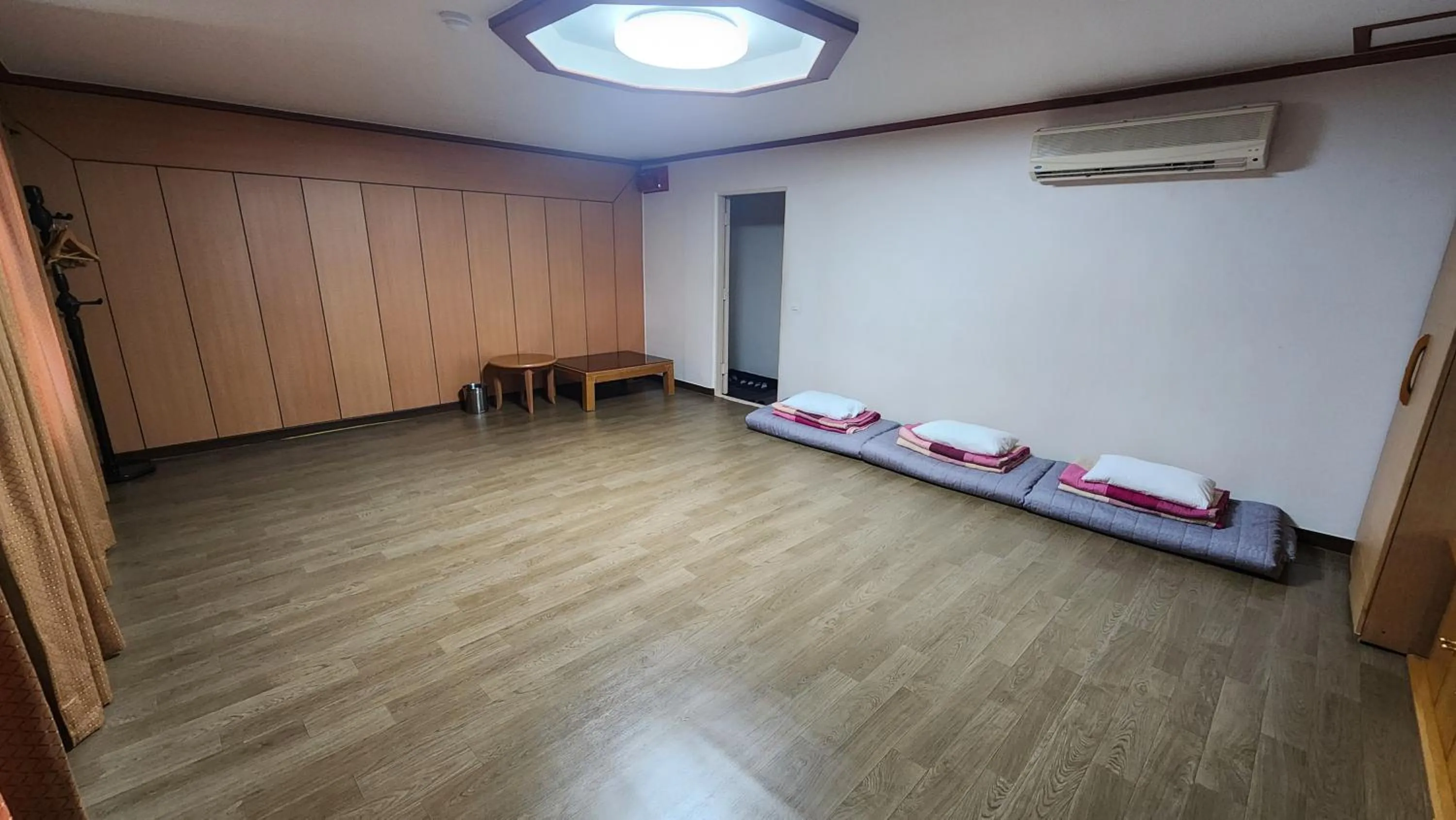 Bed in Kyungha Spa Hotel