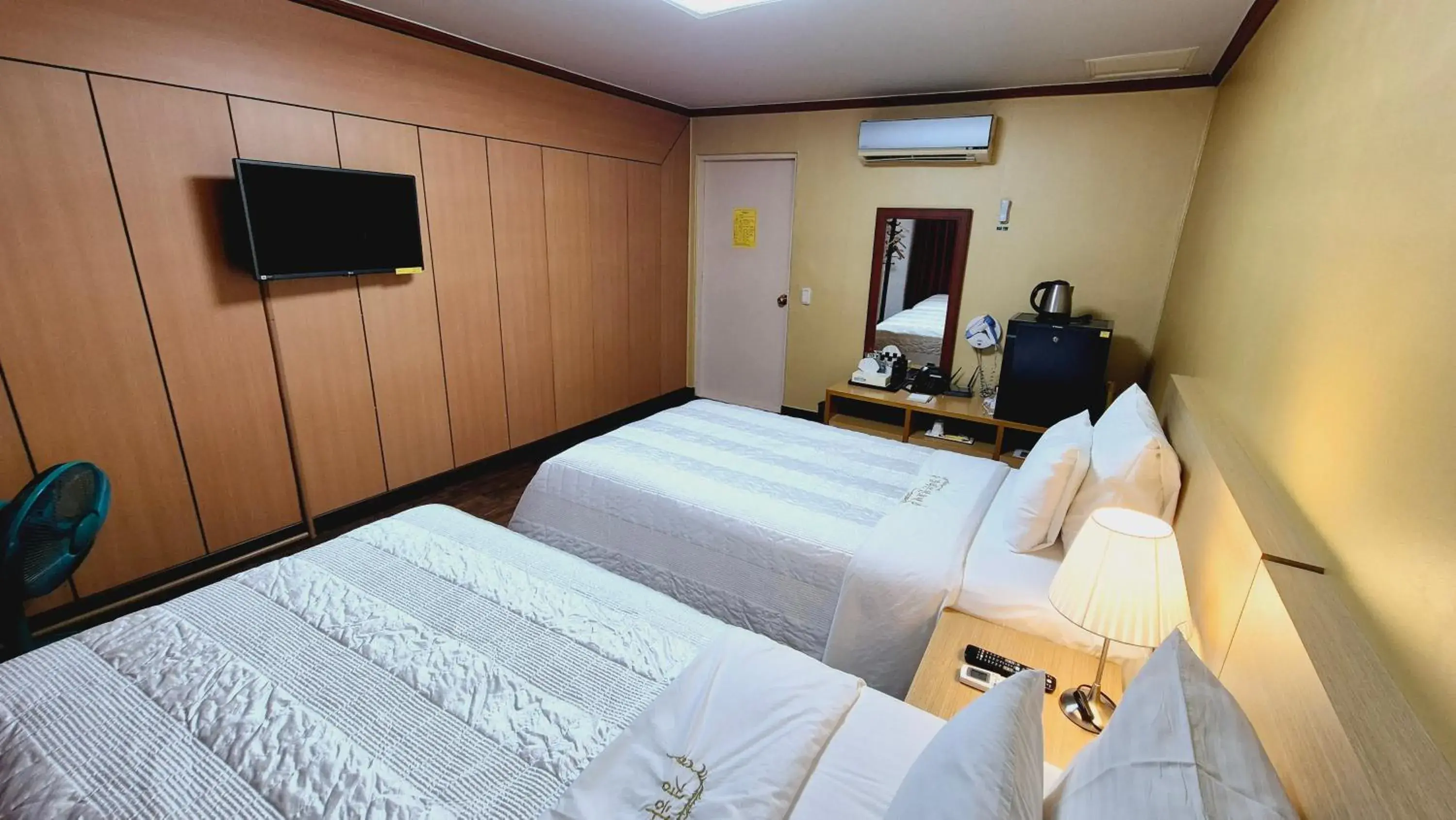 Bed in Kyungha Spa Hotel Bed in Kyungha Spa Hotel