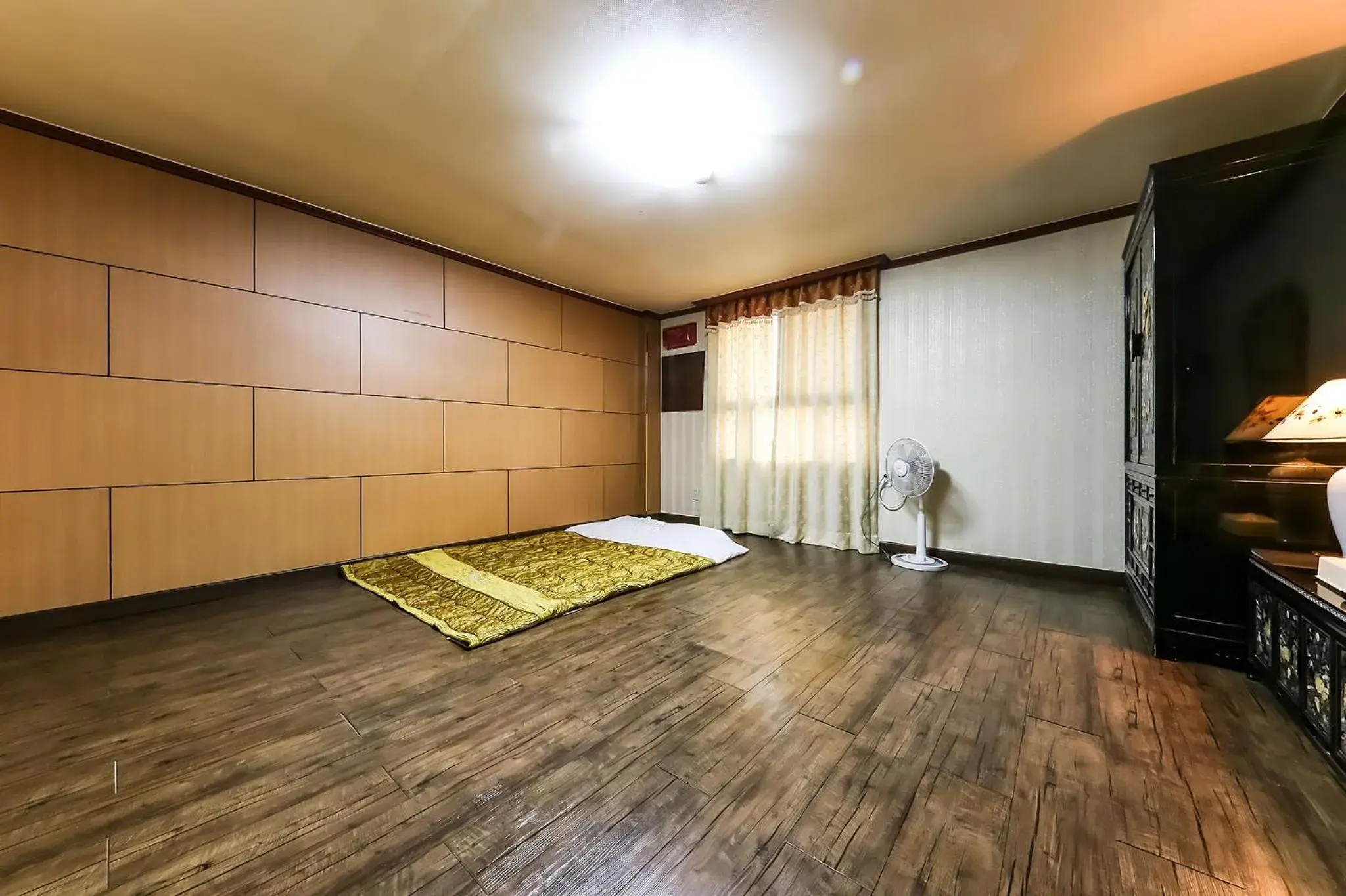 Bed in Kyungha Spa Hotel Bed in Kyungha Spa Hotel