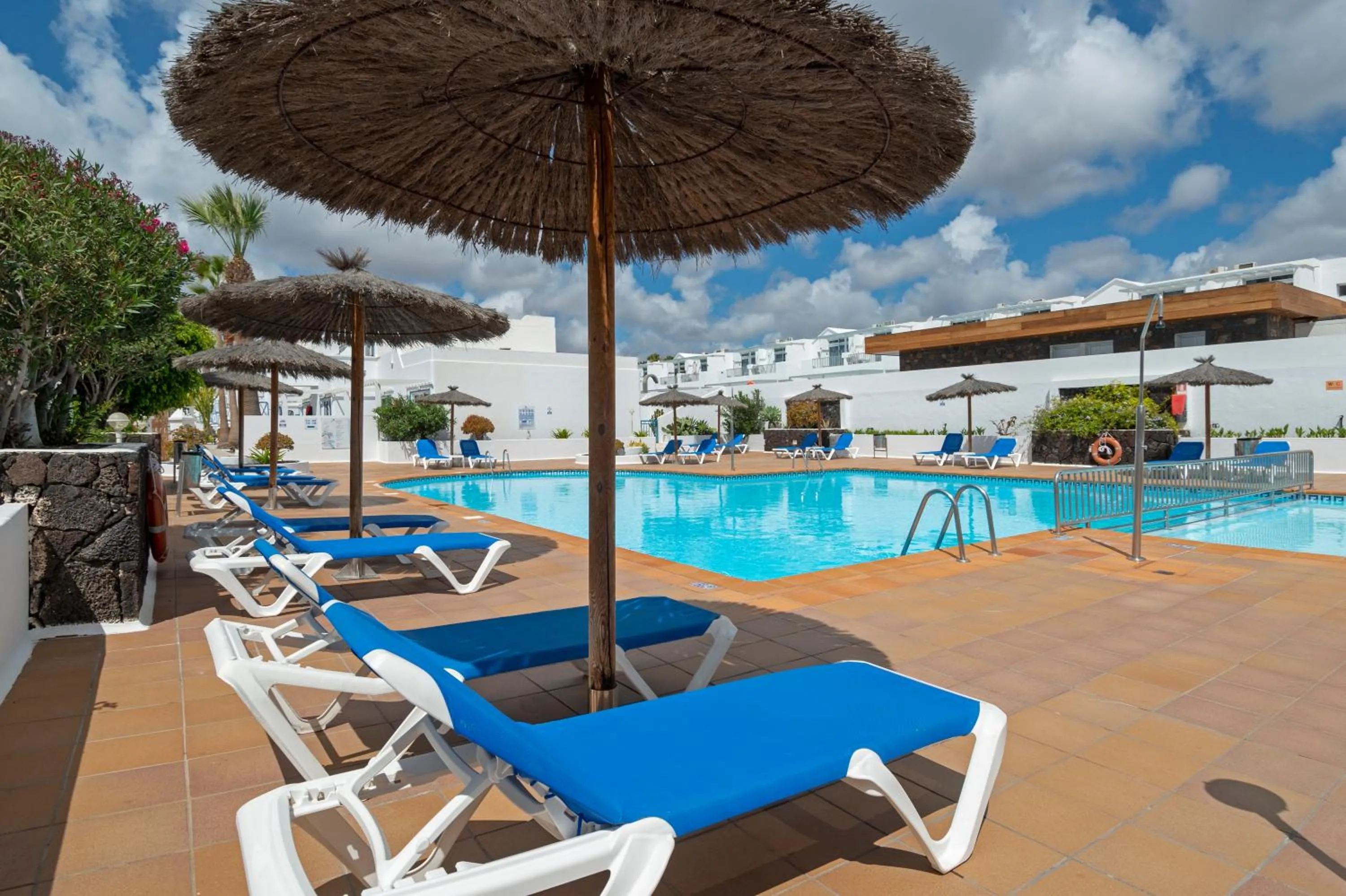 Swimming pool in Apartamentos LIVVO Oasis