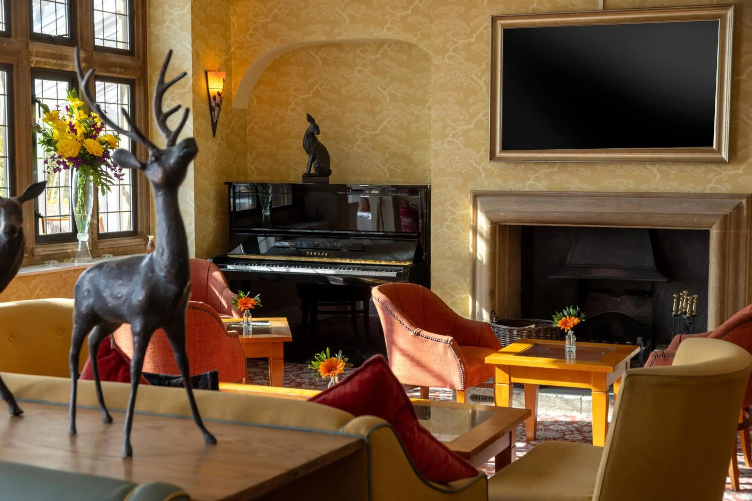 Lounge or bar in Cricklade House Hotel, Sure Hotel Collection by Best Western Lounge or bar in Cricklade House Hotel, Sure Hotel Collection by Best Western