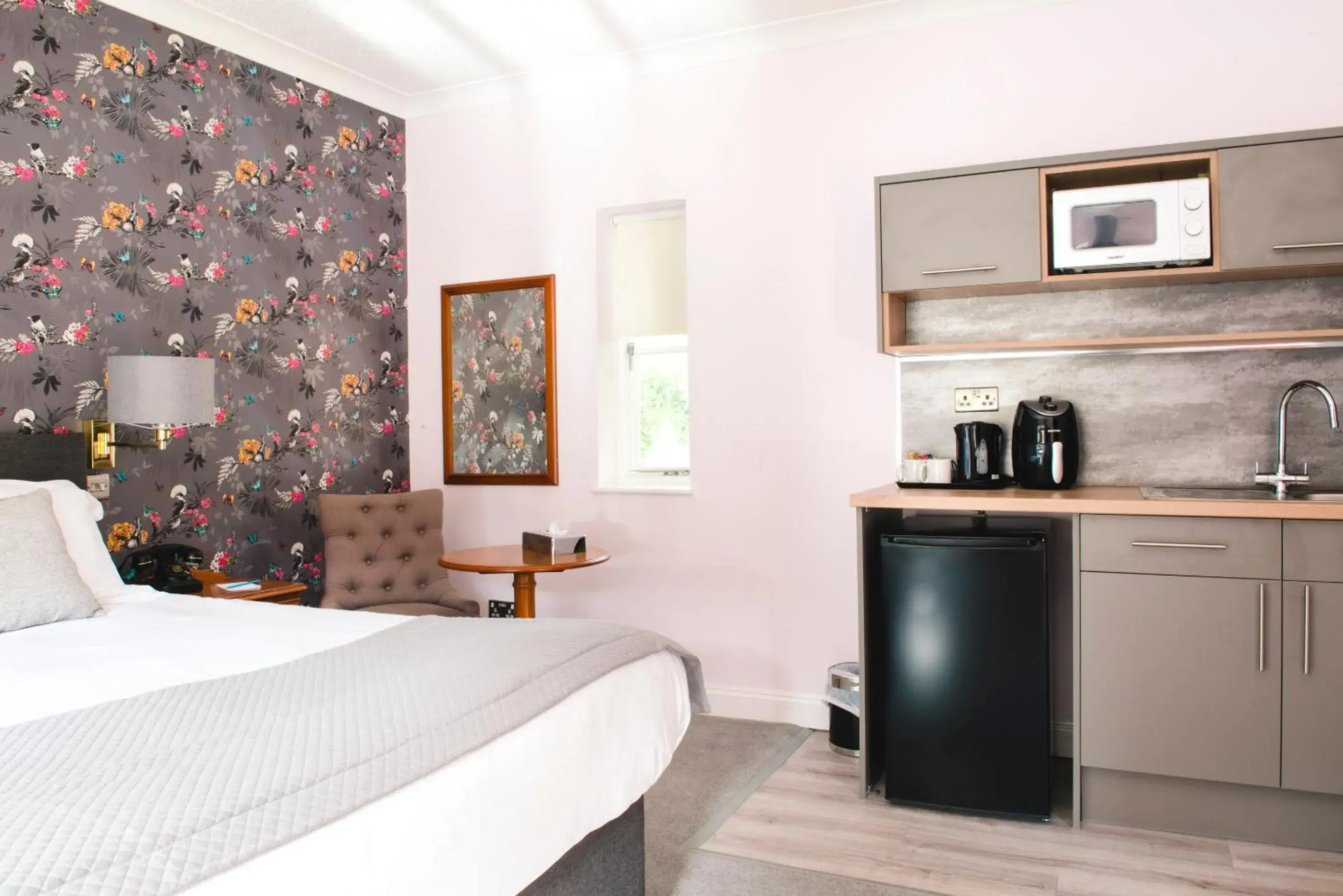 Standard Double Room with Kitchenette - Courtyard/Non-Smoking in Cricklade House Hotel, Sure Hotel Collection by Best Western Standard Double Room with Kitchenette - Courtyard/Non-Smoking in Cricklade House Hotel, Sure Hotel Collection by Best Western