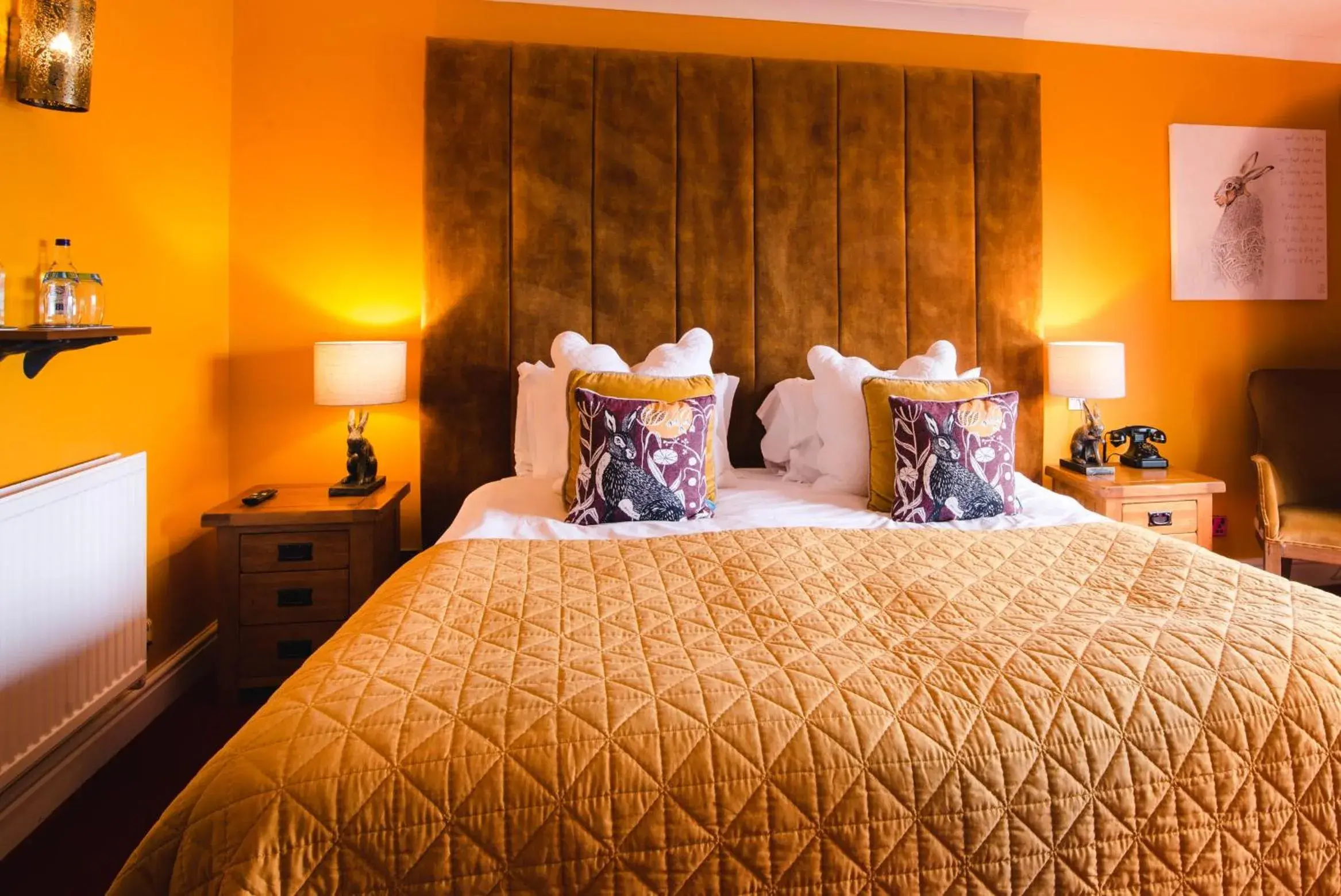 Property building, Bed in Cricklade House Hotel, Sure Hotel Collection by Best Western Property building, Bed in Cricklade House Hotel, Sure Hotel Collection by Best Western