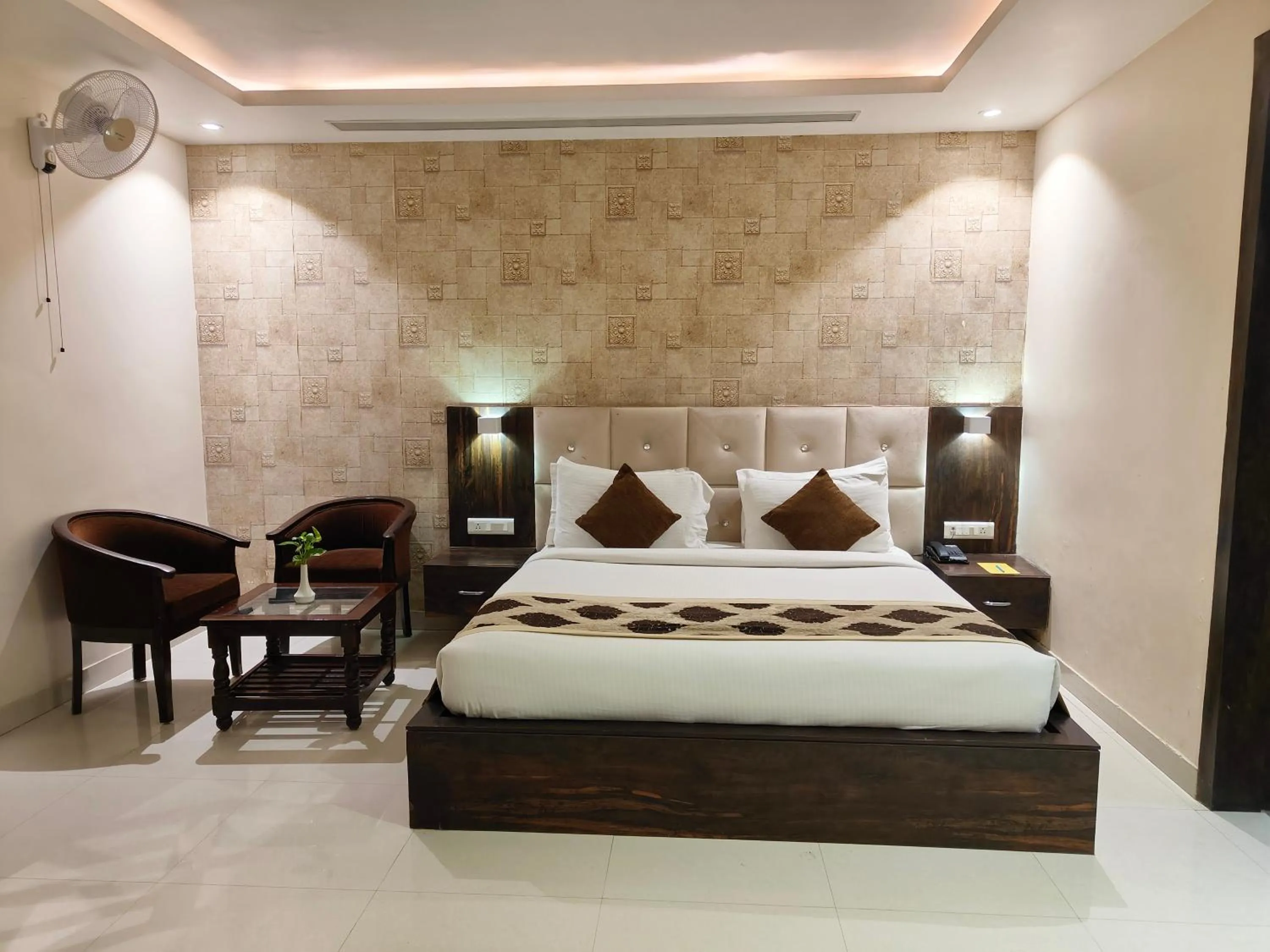 Bed in Pinnacle by Click Hotels, Lucknow