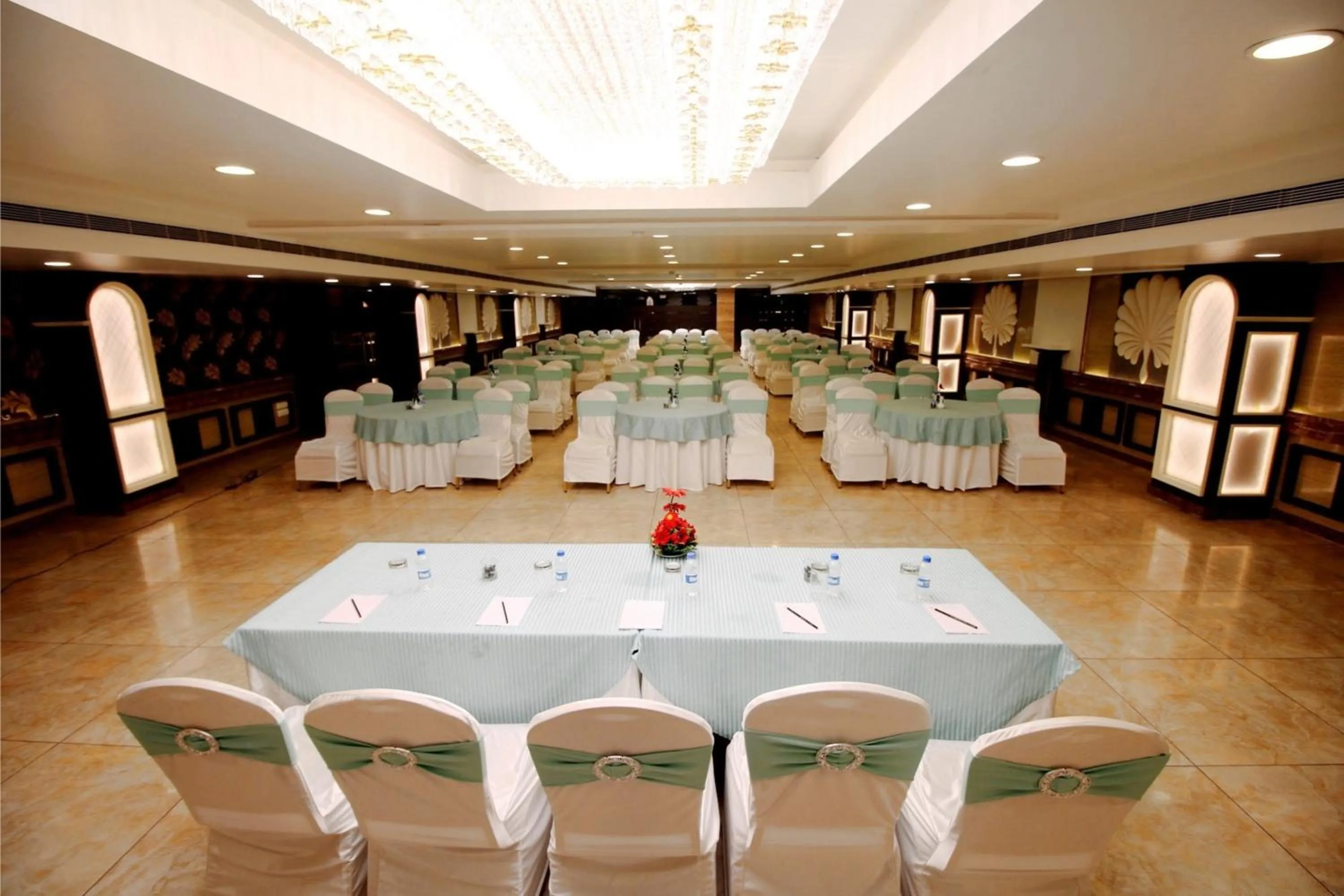 Banquet/Function facilities in Pinnacle by Click Hotels, Lucknow