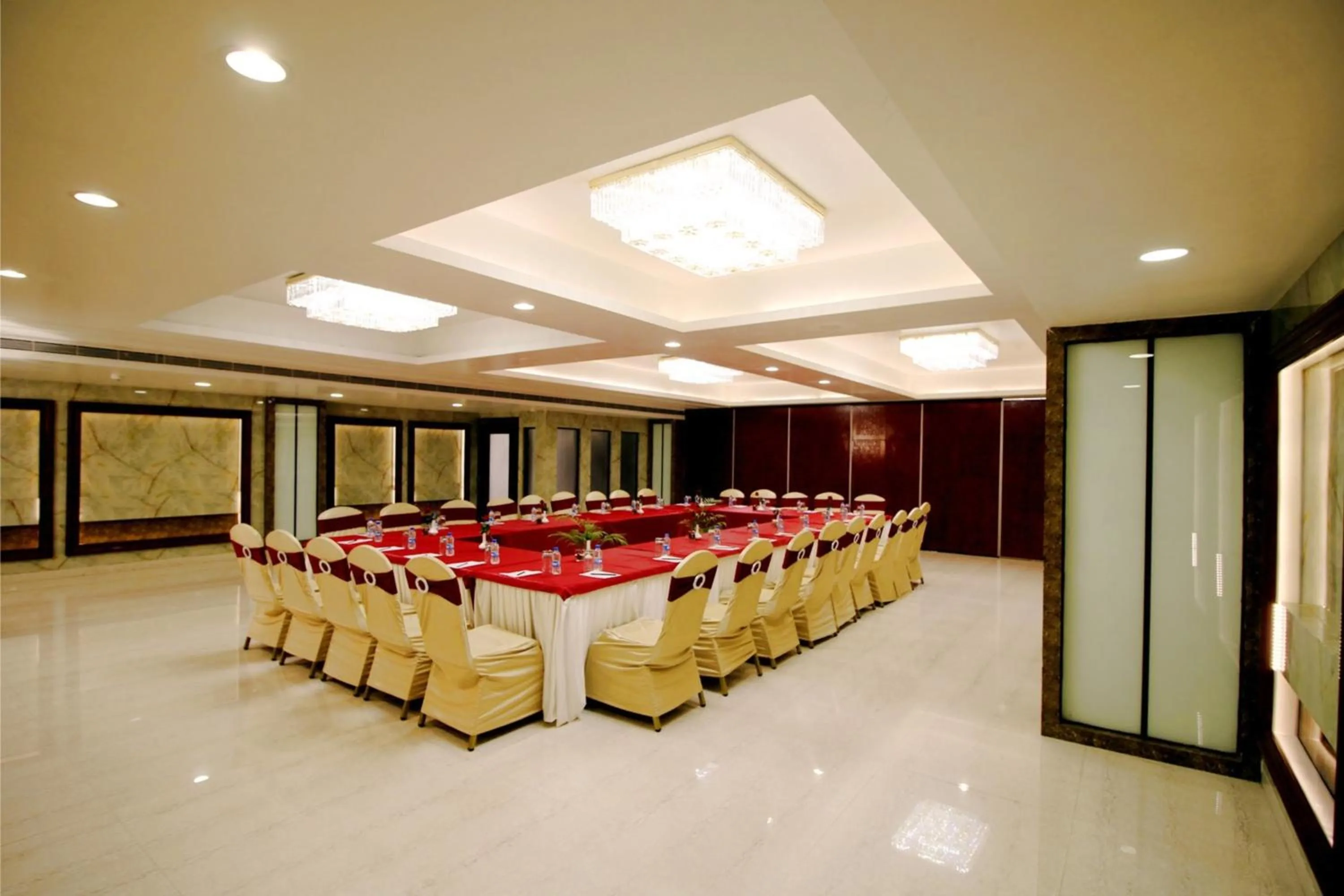 Banquet/Function facilities in Pinnacle by Click Hotels, Lucknow
