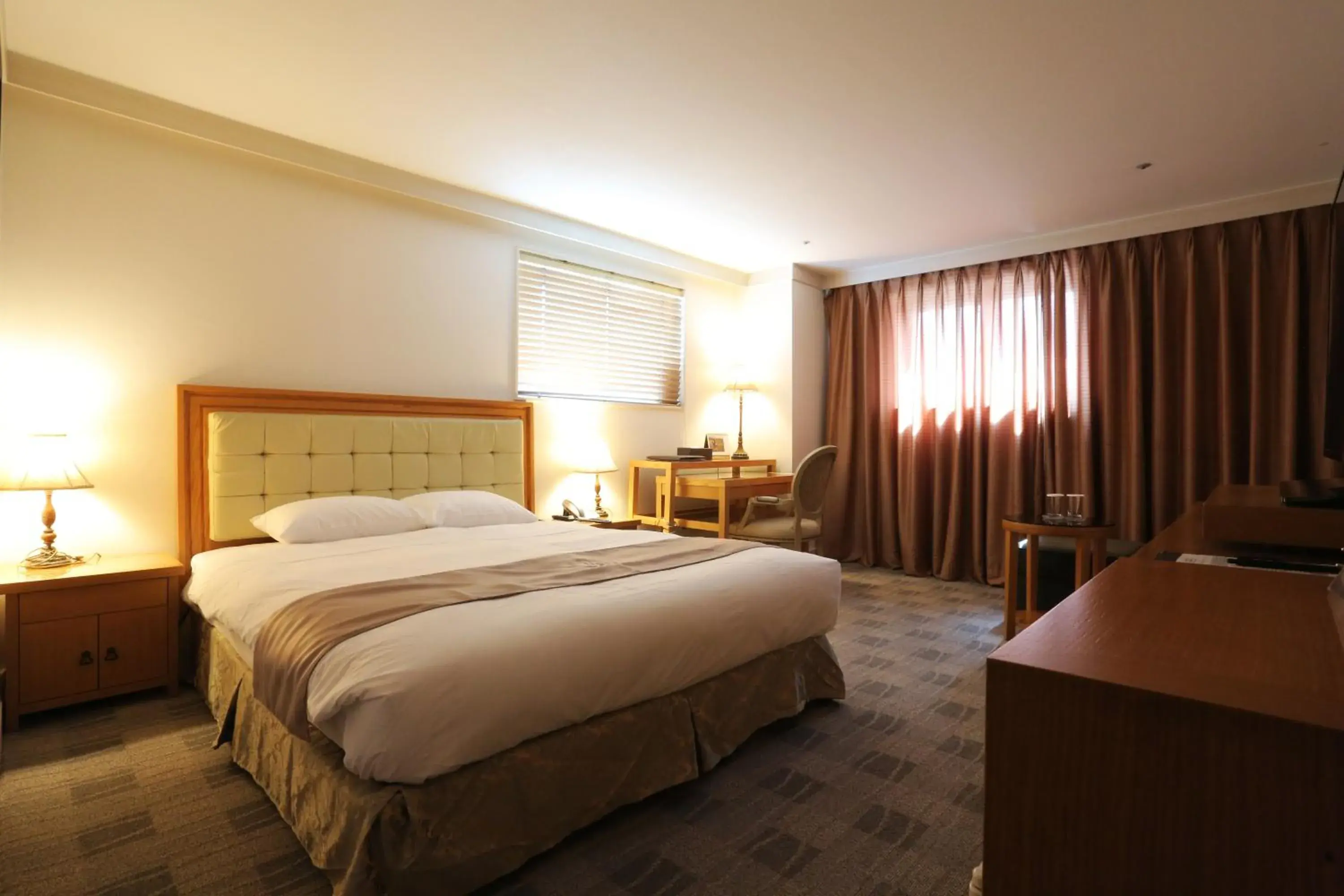 Deluxe Double Room in Daegu AW Hotel Deluxe Double Room in Daegu AW Hotel