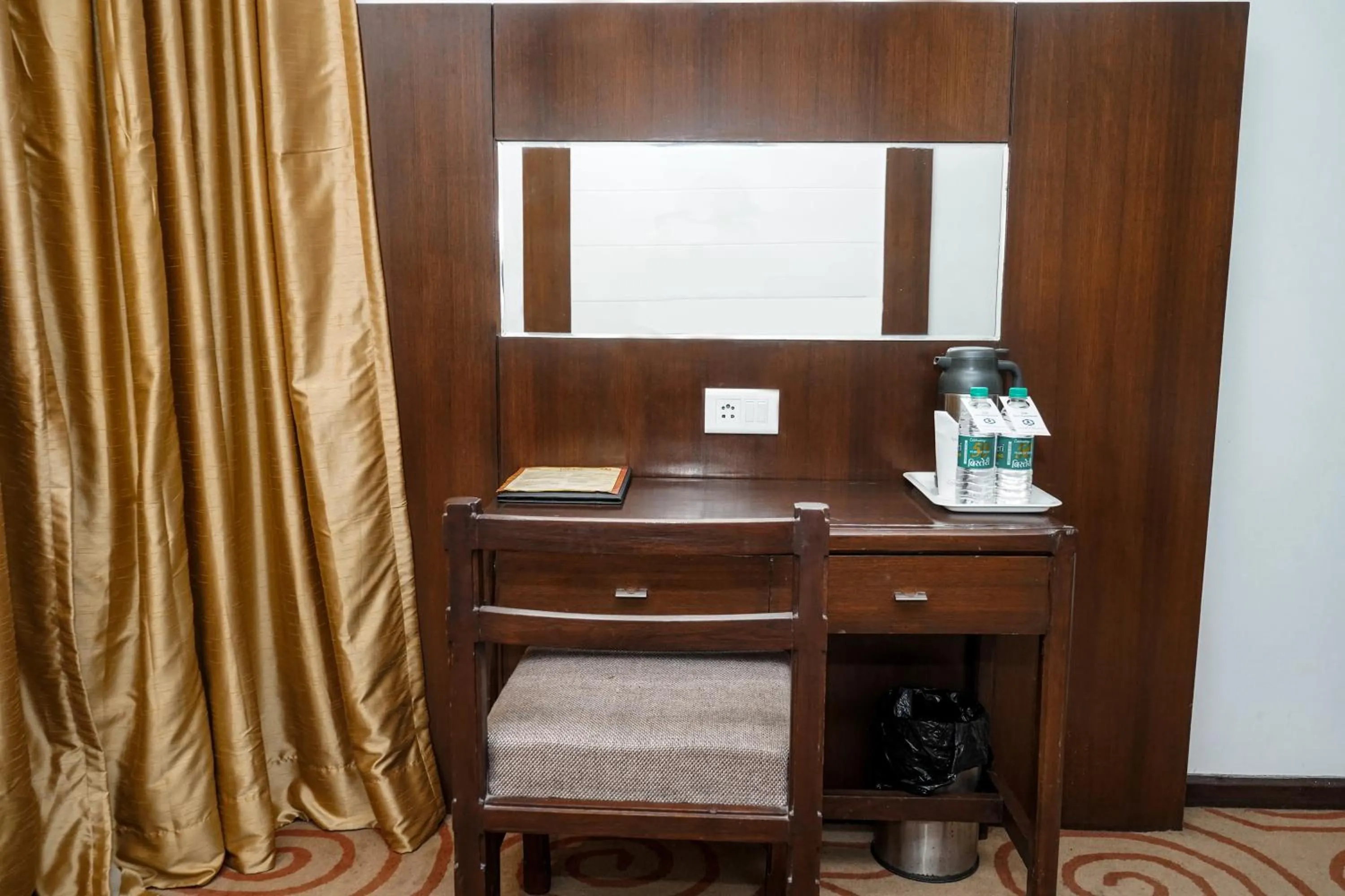 hair dresser in Hotel Gwalior Regency