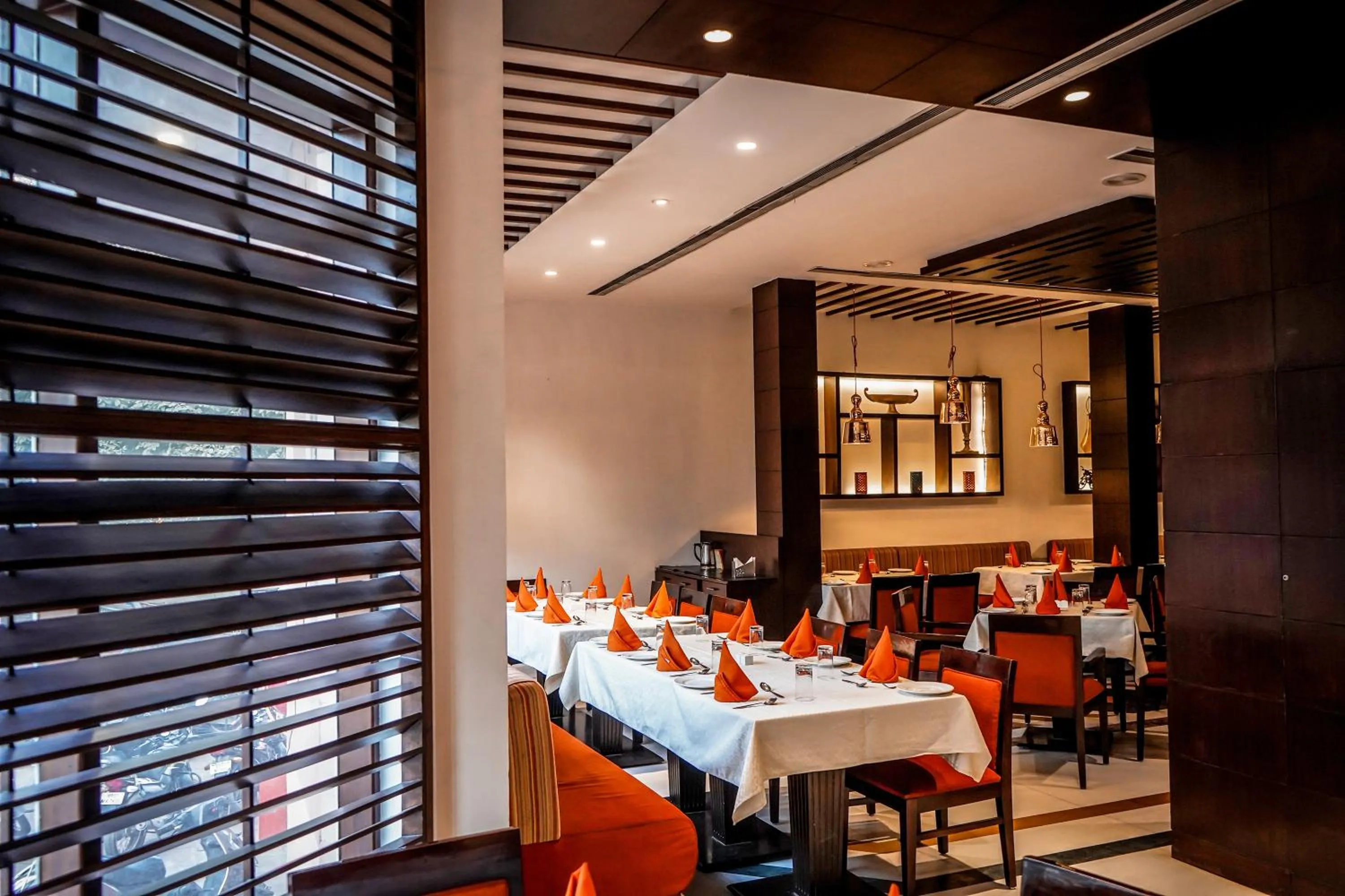 Restaurant/places to eat in Hotel Gwalior Regency