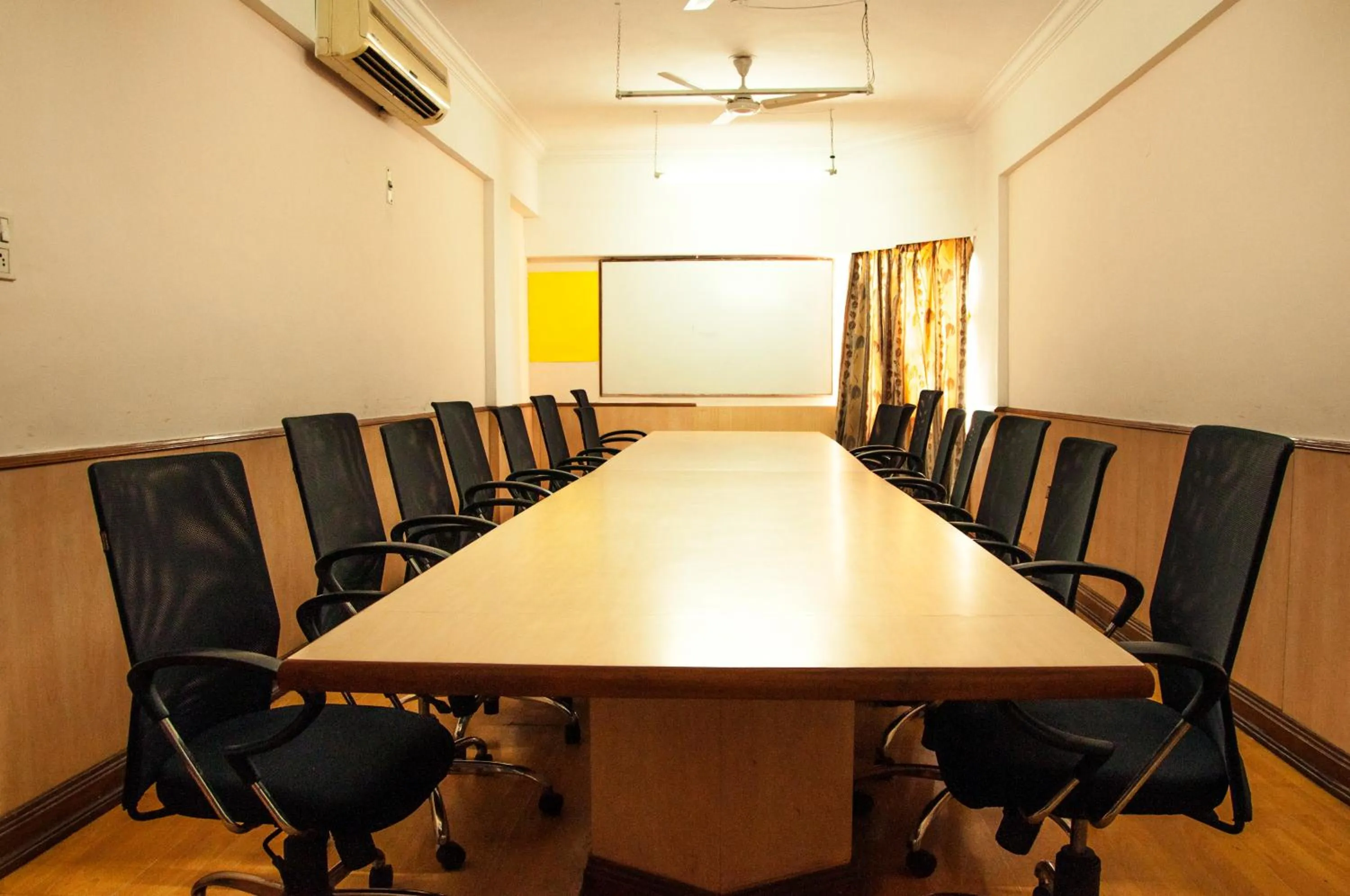 Business facilities in Hotel Gwalior Regency